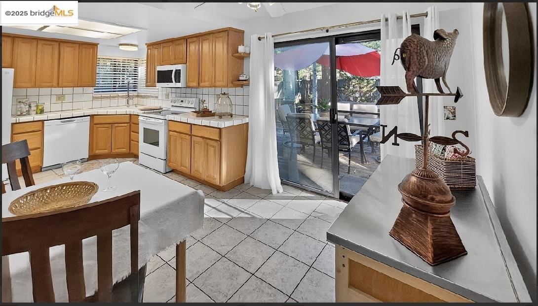 Detail Gallery Image 15 of 49 For 2524 Cattlemans Trl, South Lake Tahoe,  CA 96150 - 3 Beds | 3 Baths