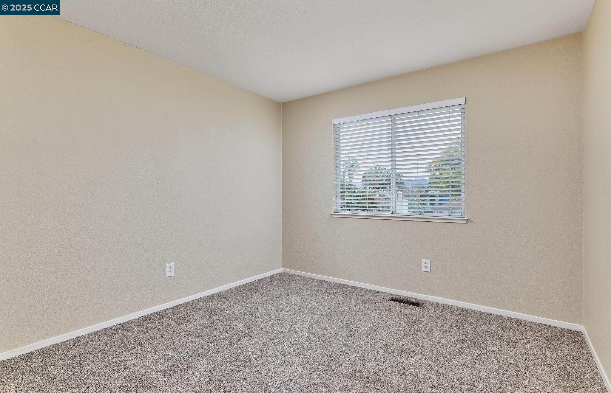 Detail Gallery Image 14 of 20 For 1896 Premier Pl, Concord,  CA 94520 - 3 Beds | 2/1 Baths