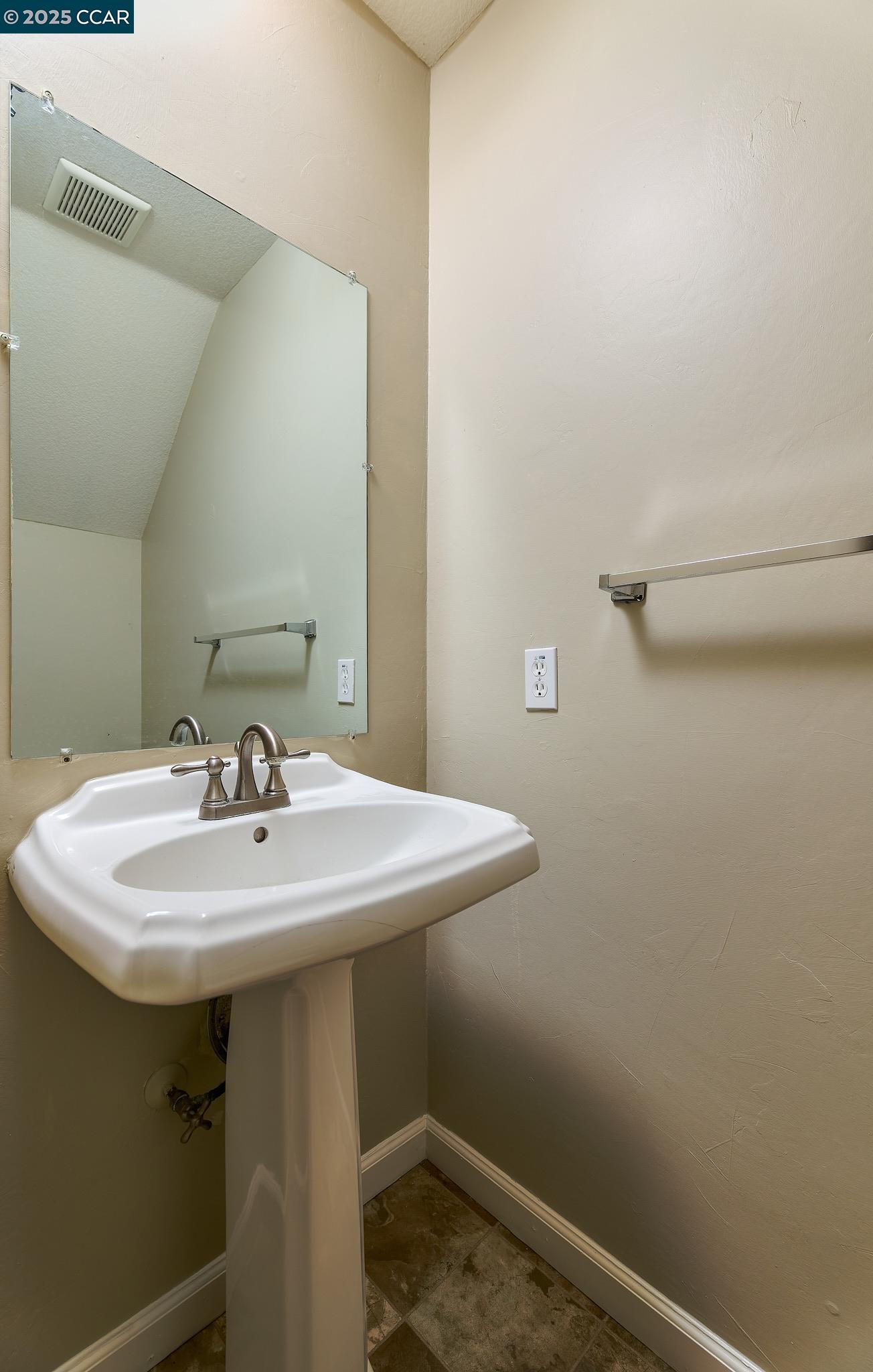 Detail Gallery Image 7 of 20 For 1896 Premier Pl, Concord,  CA 94520 - 3 Beds | 2/1 Baths