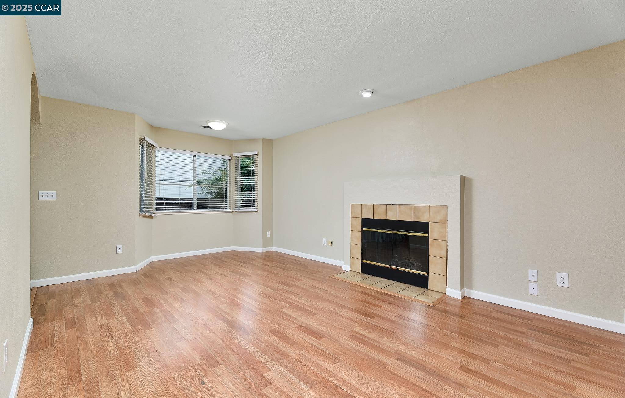 Detail Gallery Image 8 of 20 For 1896 Premier Pl, Concord,  CA 94520 - 3 Beds | 2/1 Baths