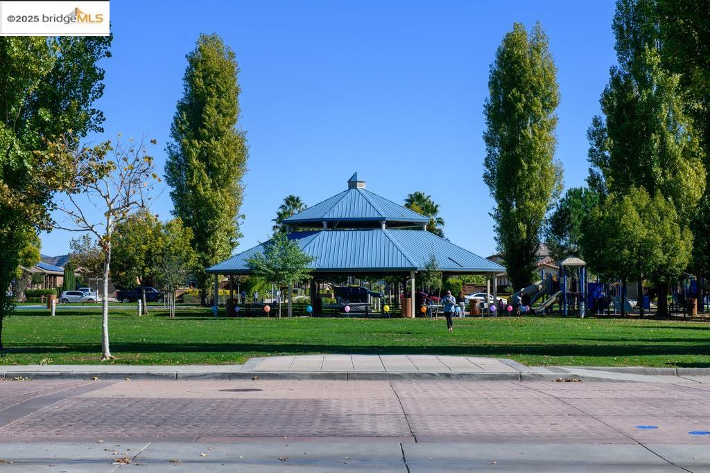 Detail Gallery Image 27 of 28 For 1350 Mistletoe Dr, Beaumont,  CA 92223 - 4 Beds | 3 Baths