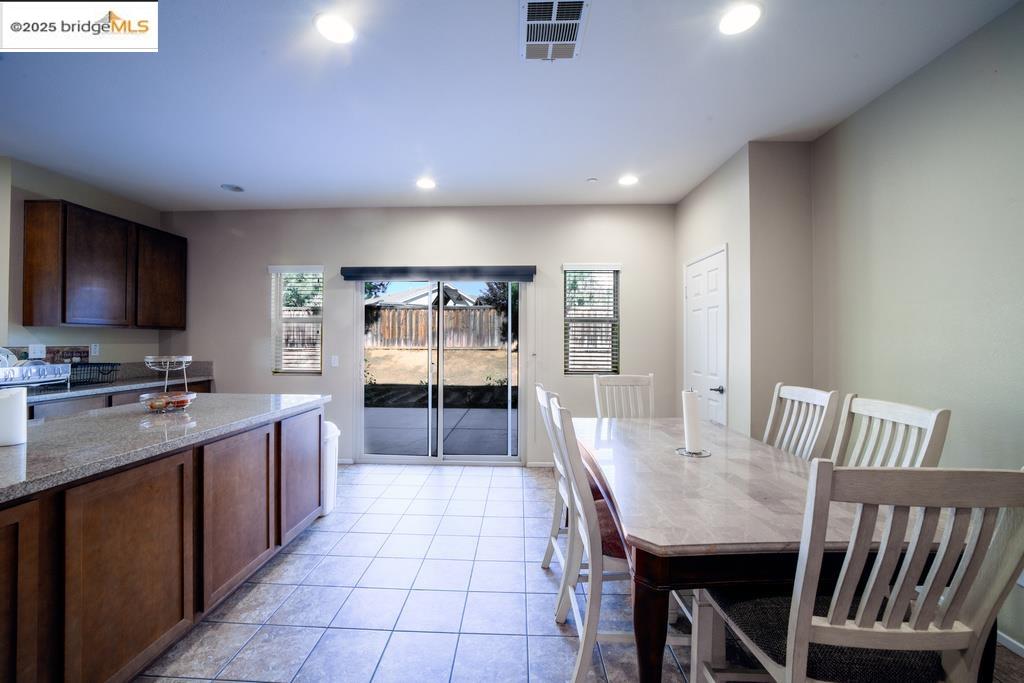 Detail Gallery Image 7 of 28 For 1350 Mistletoe Dr, Beaumont,  CA 92223 - 4 Beds | 3 Baths