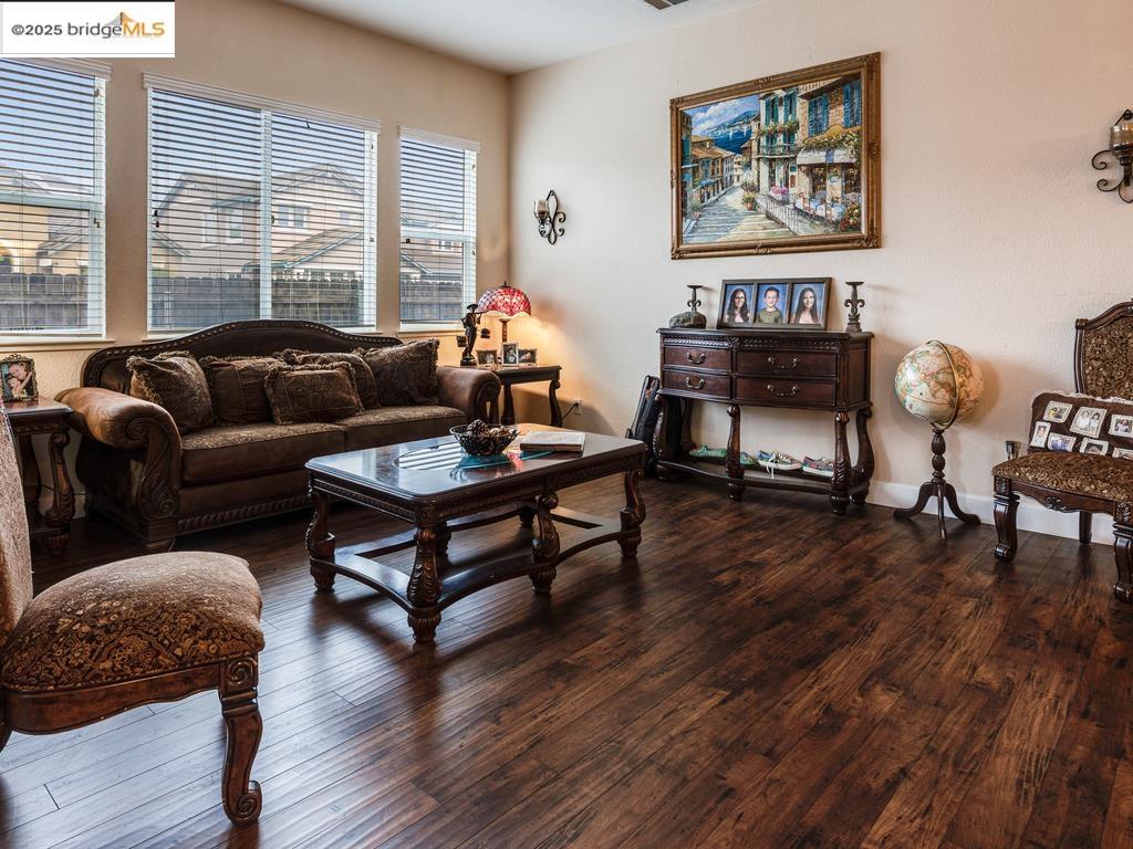 Detail Gallery Image 11 of 51 For 10 Da Vinci Ct, Oakley,  CA 94561 - 4 Beds | 3 Baths