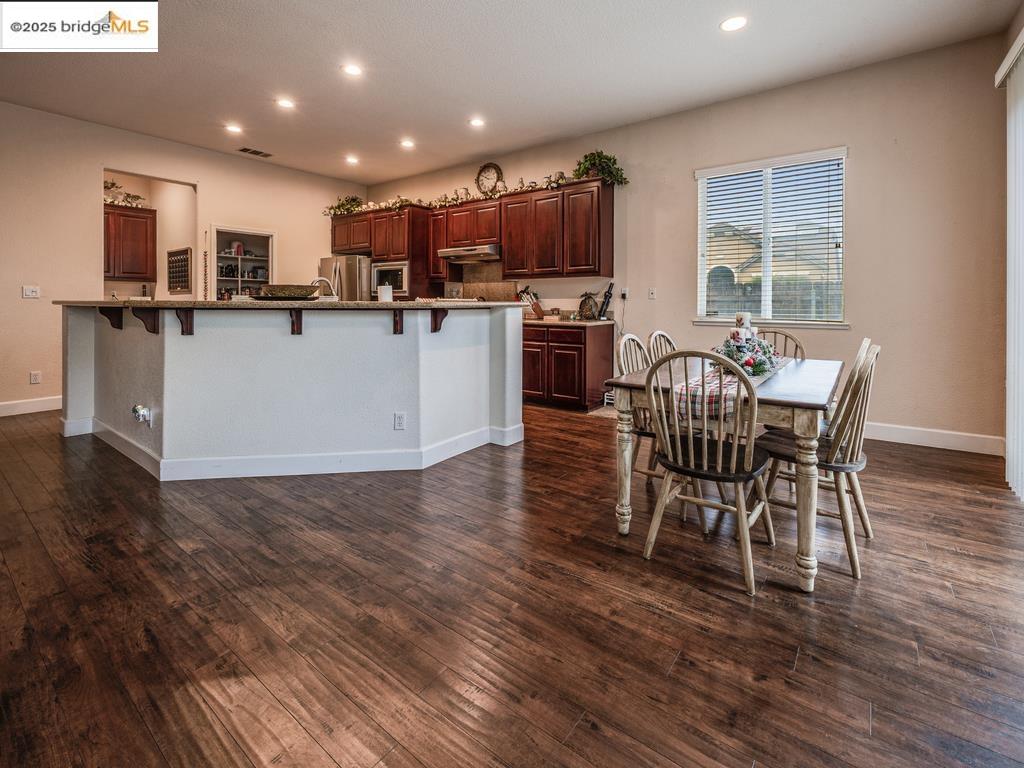 Detail Gallery Image 20 of 51 For 10 Da Vinci Ct, Oakley,  CA 94561 - 4 Beds | 3 Baths