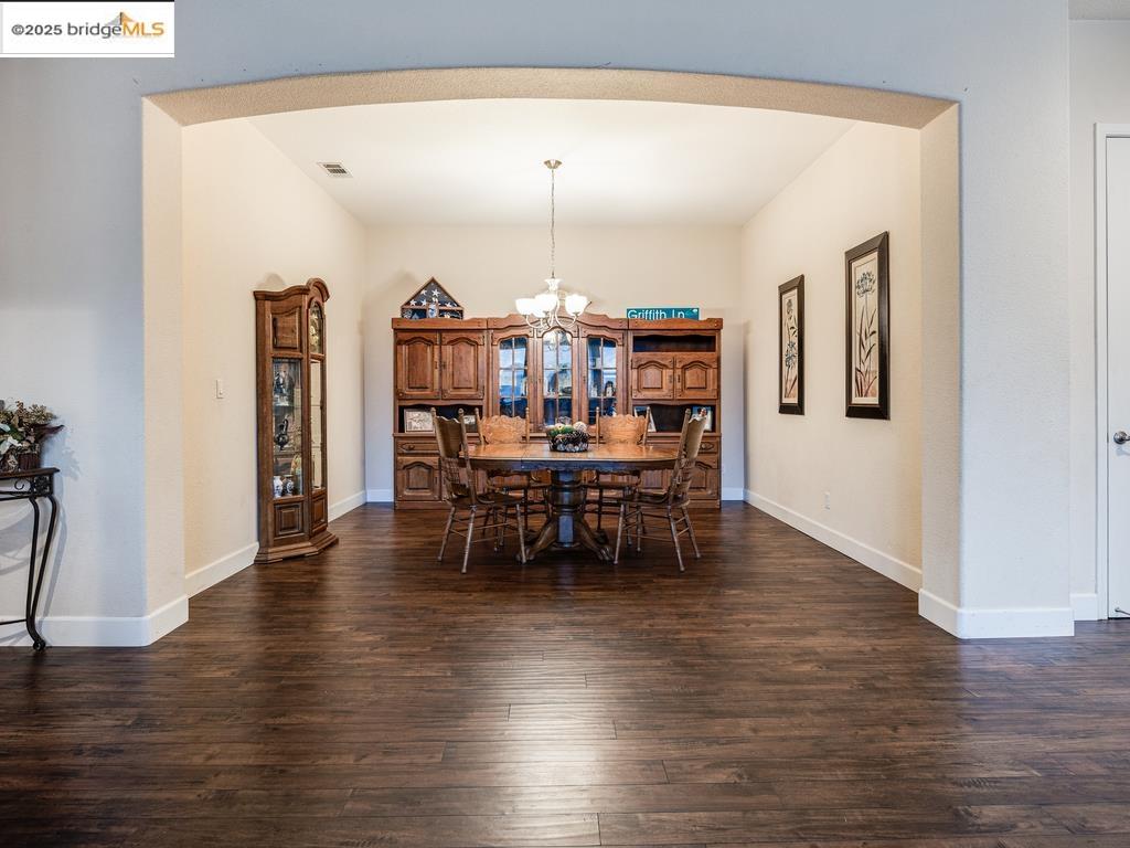 Detail Gallery Image 8 of 51 For 10 Da Vinci Ct, Oakley,  CA 94561 - 4 Beds | 3 Baths