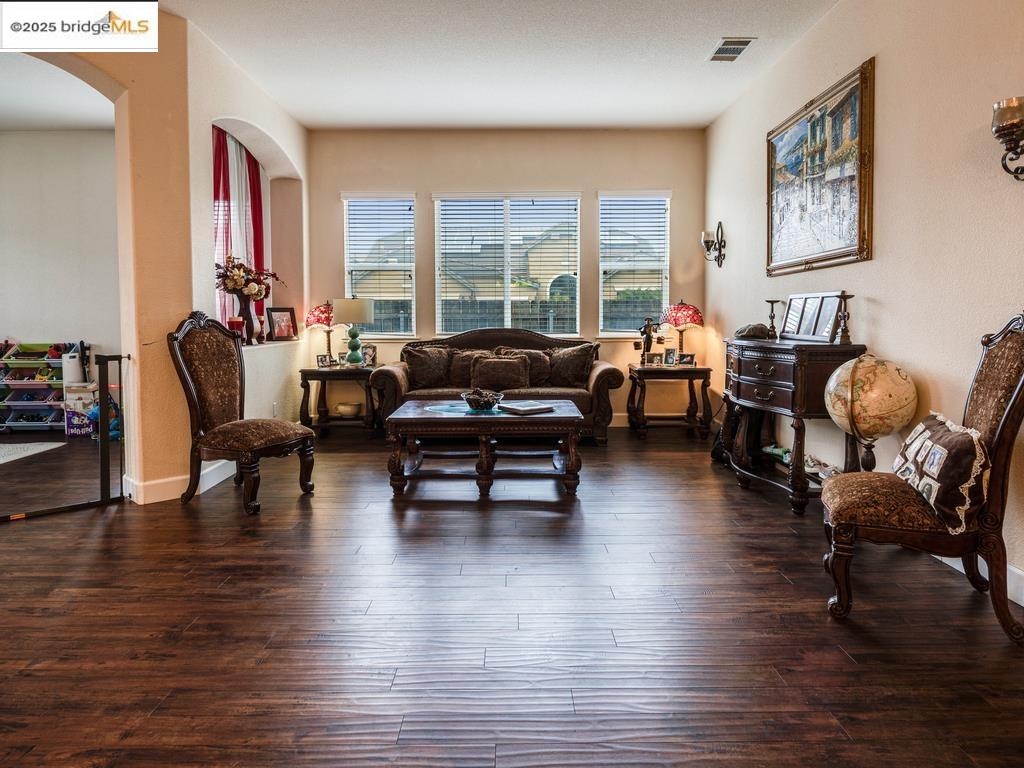 Detail Gallery Image 10 of 51 For 10 Da Vinci Ct, Oakley,  CA 94561 - 4 Beds | 3 Baths