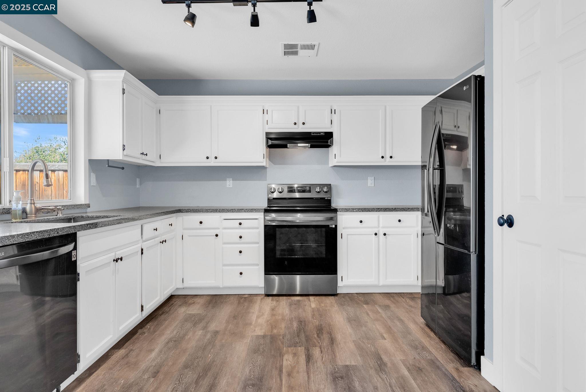 Detail Gallery Image 3 of 21 For , Discovery Bay,  CA 94505 - 3 Beds | 2/1 Baths