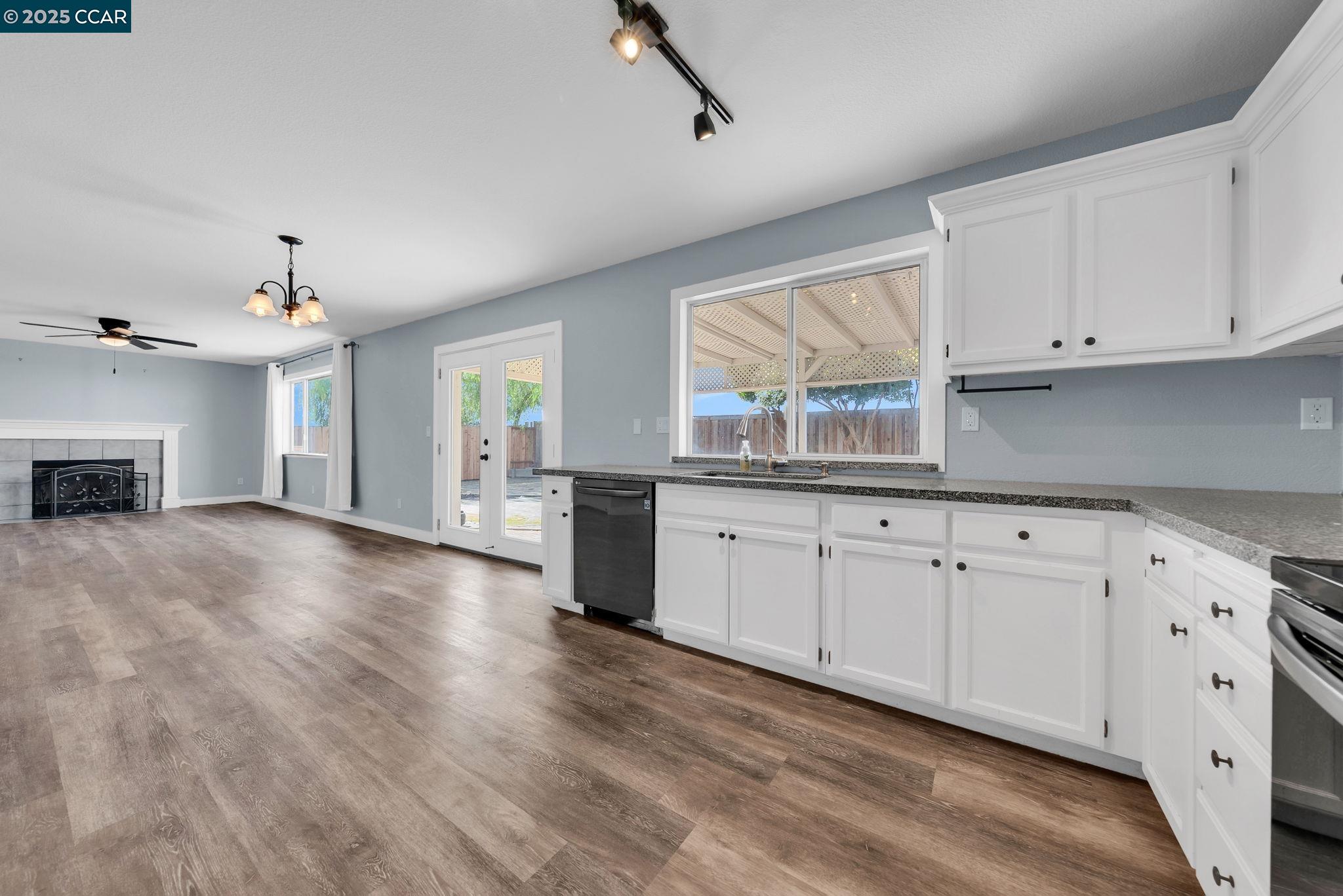 Detail Gallery Image 4 of 21 For , Discovery Bay,  CA 94505 - 3 Beds | 2/1 Baths