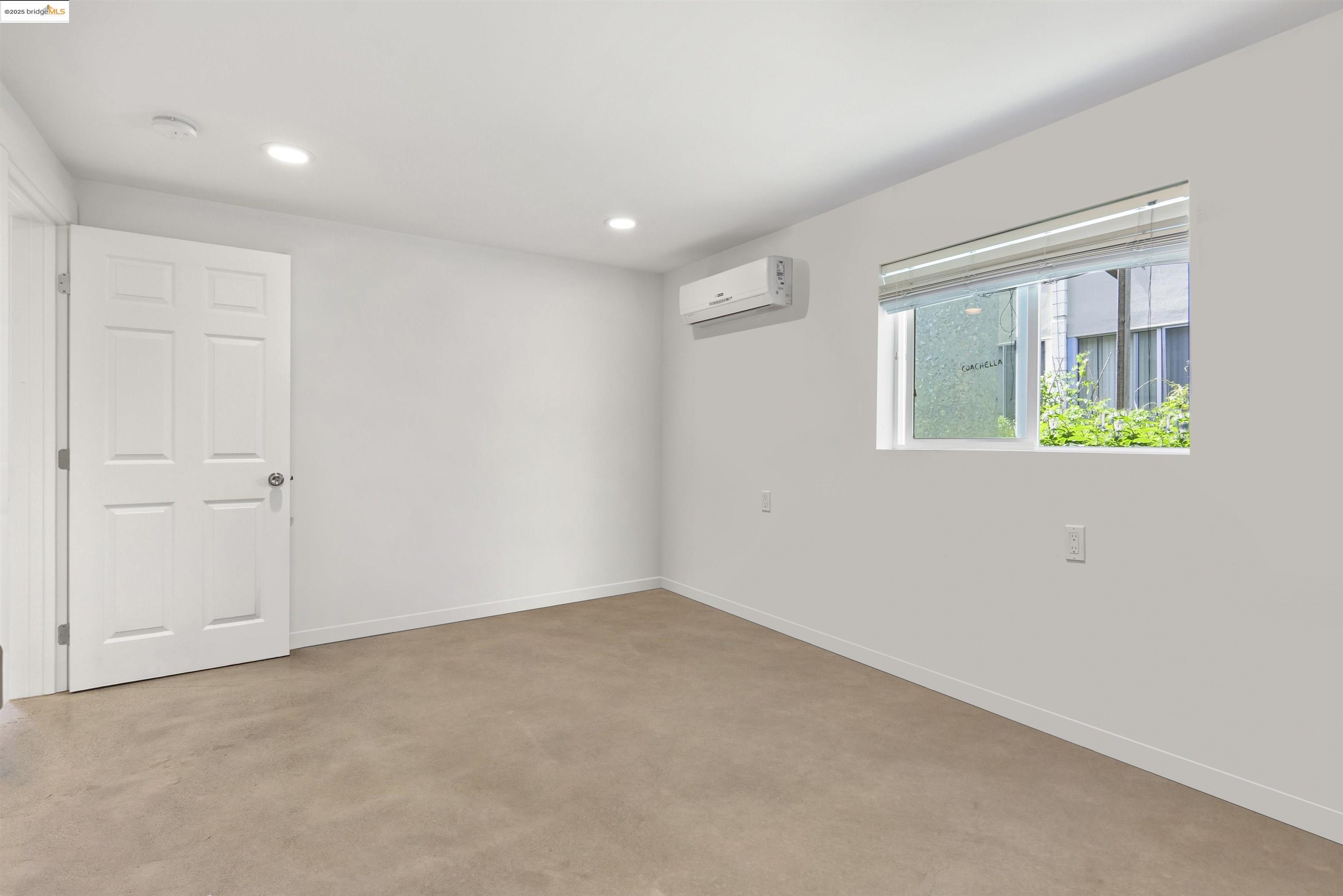 Detail Gallery Image 14 of 21 For 1432 12th St, Oakland,  CA 94607 - – Beds | – Baths