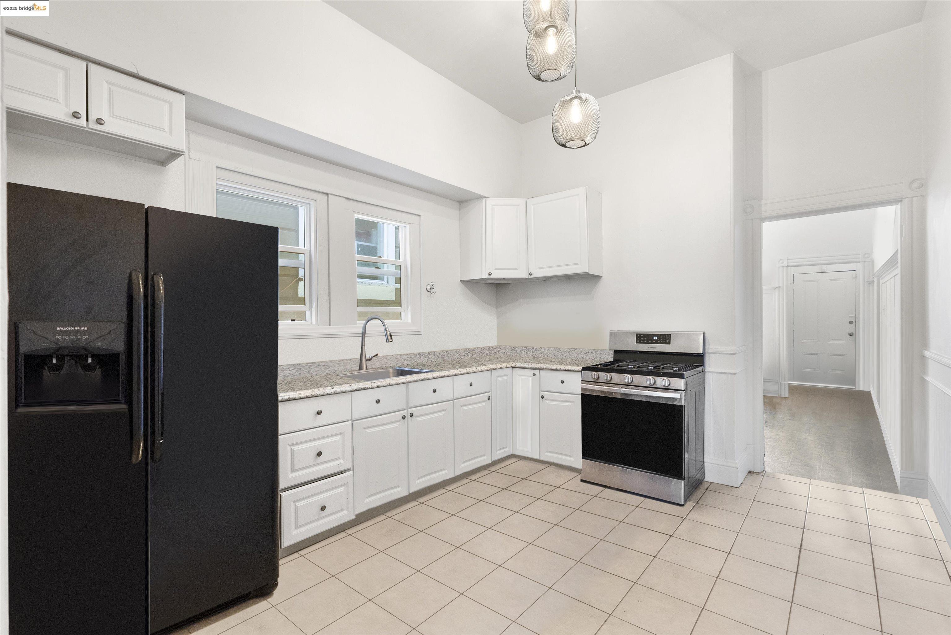 Detail Gallery Image 17 of 21 For 1432 12th St, Oakland,  CA 94607 - – Beds | – Baths