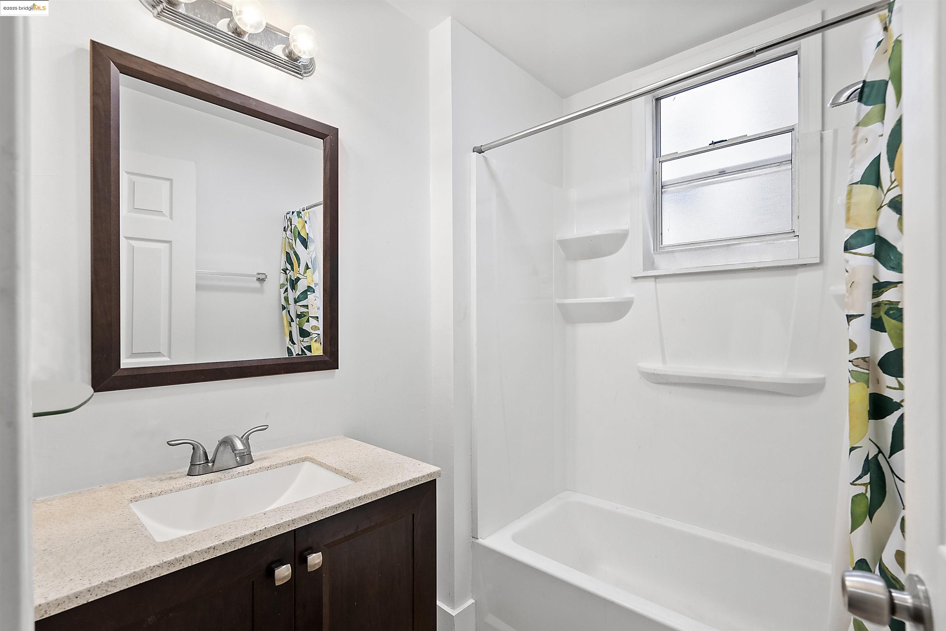 Detail Gallery Image 7 of 21 For 1432 12th St, Oakland,  CA 94607 - – Beds | – Baths