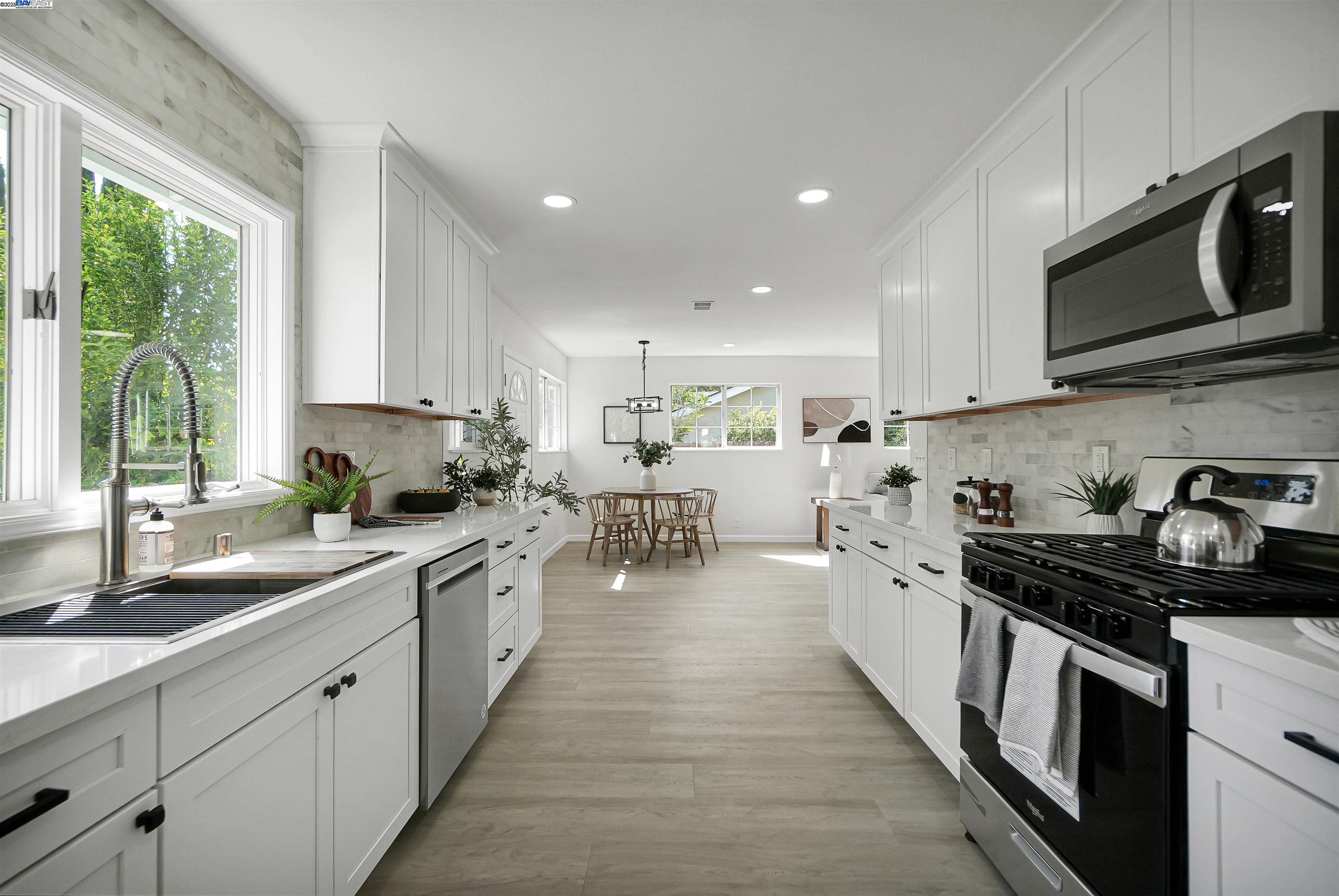 Detail Gallery Image 25 of 59 For 1662 Dorchester Pl, Concord,  CA 94519 - 4 Beds | 3 Baths