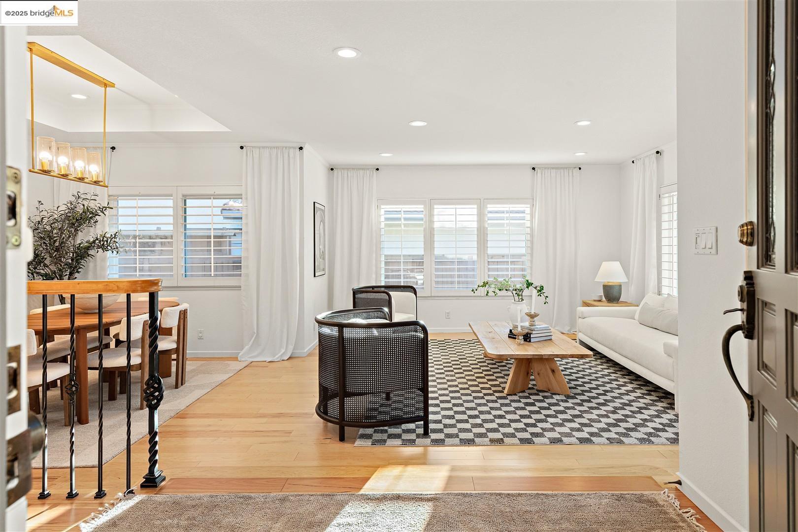 Detail Gallery Image 3 of 57 For 18020 Center St, Castro Valley,  CA 94546 - 3 Beds | 2 Baths