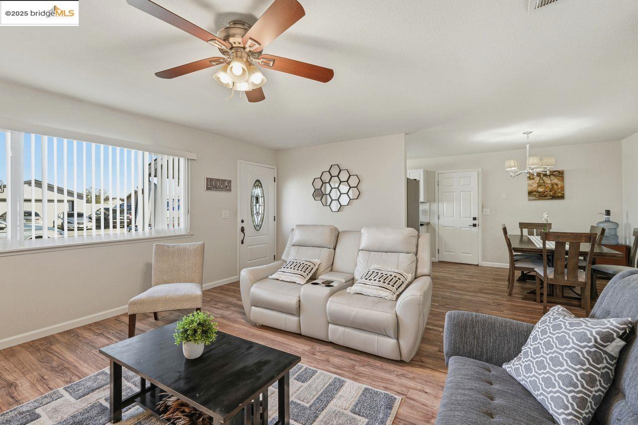 Detail Gallery Image 2 of 29 For 16235 Suzie Q Lane, Lathrop,  CA 95330 - 3 Beds | 2 Baths