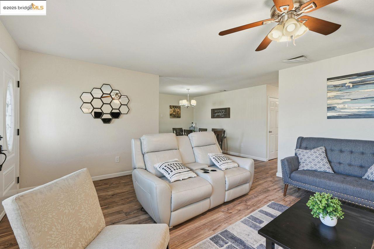 Detail Gallery Image 3 of 29 For 16235 Suzie Q Lane, Lathrop,  CA 95330 - 3 Beds | 2 Baths