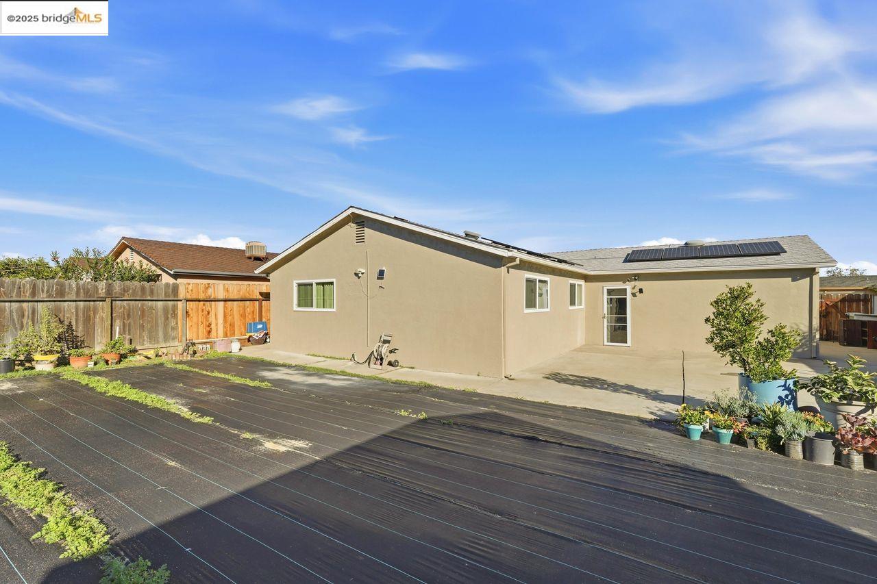 Detail Gallery Image 21 of 29 For 16235 Suzie Q Lane, Lathrop,  CA 95330 - 3 Beds | 2 Baths