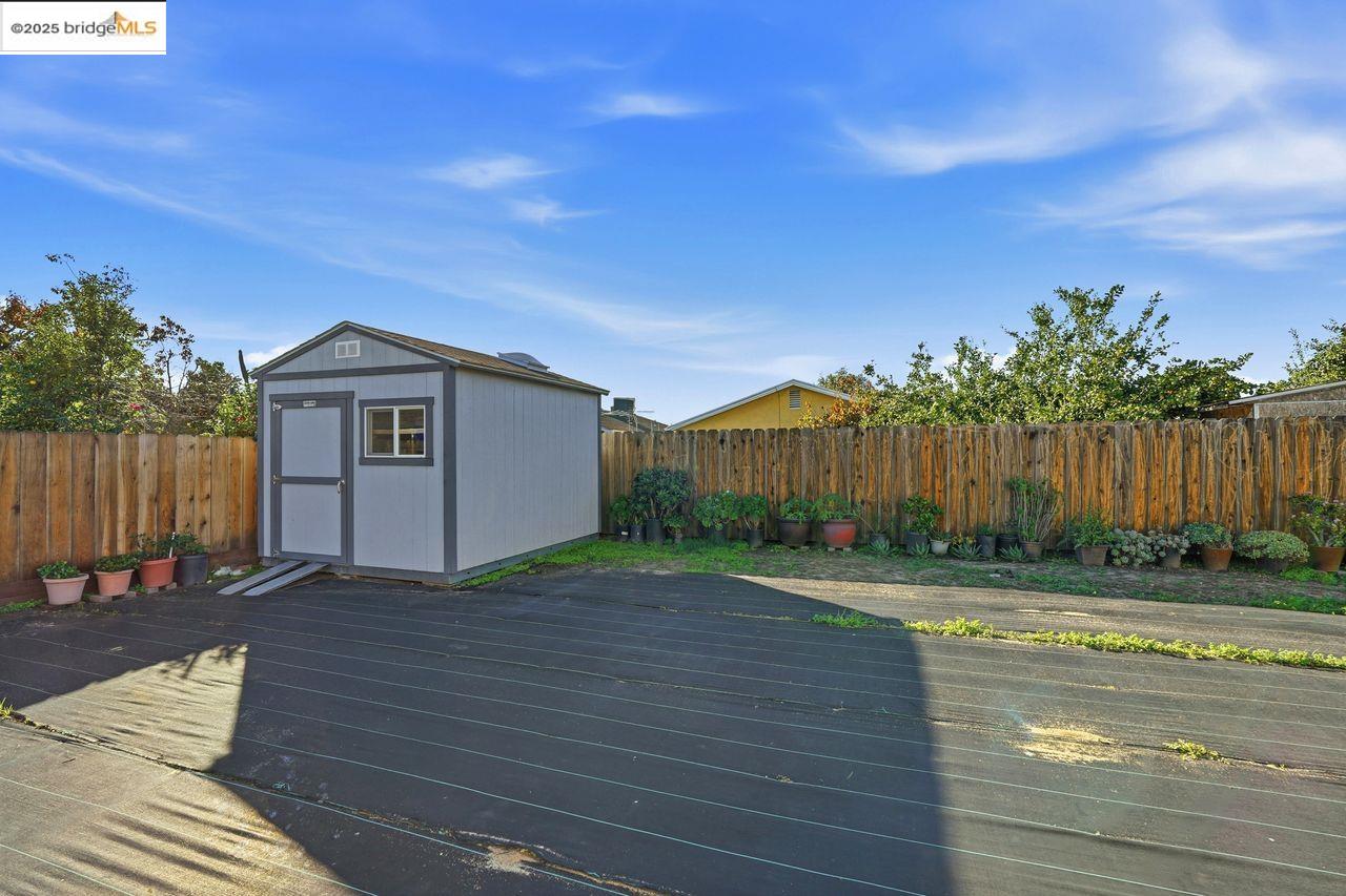 Detail Gallery Image 23 of 29 For 16235 Suzie Q Lane, Lathrop,  CA 95330 - 3 Beds | 2 Baths