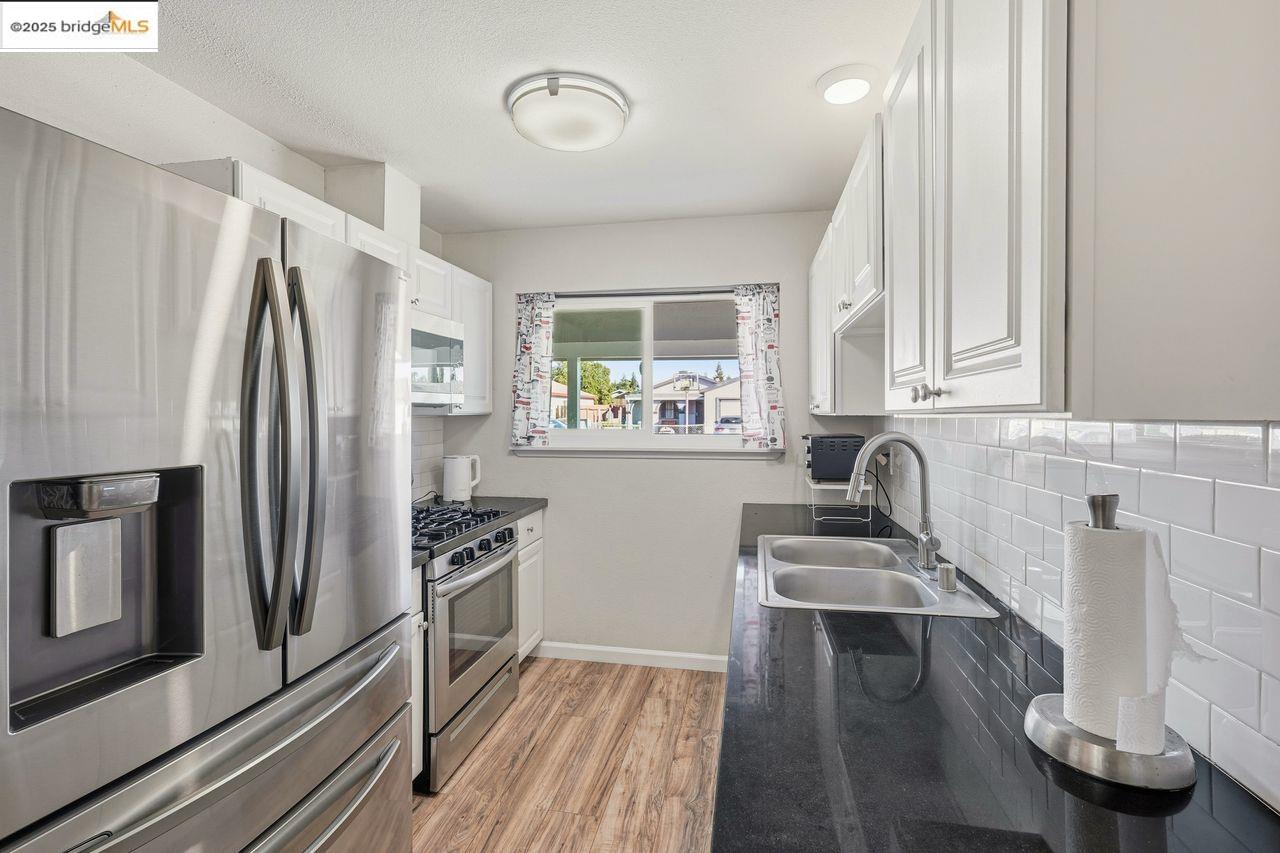 Detail Gallery Image 7 of 29 For 16235 Suzie Q Lane, Lathrop,  CA 95330 - 3 Beds | 2 Baths