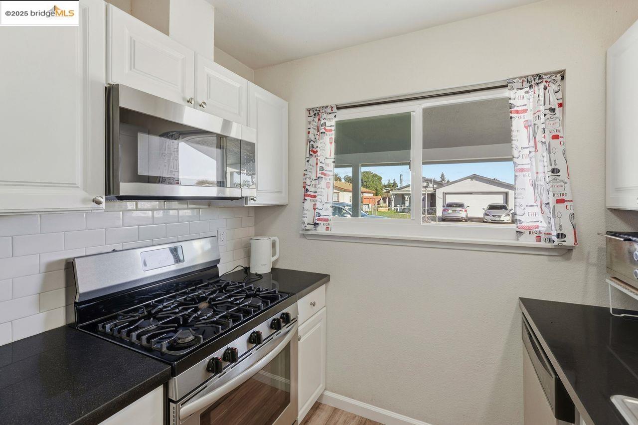 Detail Gallery Image 8 of 29 For 16235 Suzie Q Lane, Lathrop,  CA 95330 - 3 Beds | 2 Baths