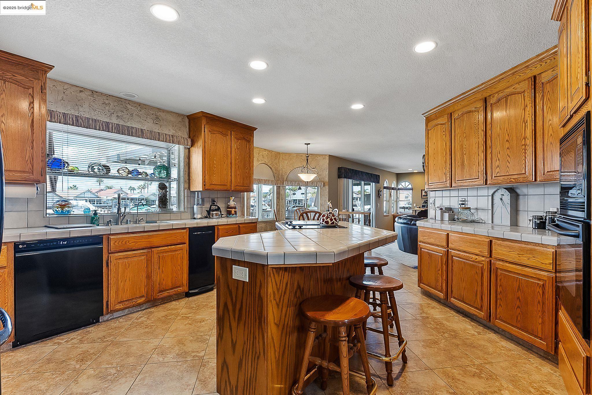 Detail Gallery Image 11 of 41 For 4210 Driftwood Pl, Discovery Bay,  CA 94505 - 4 Beds | 3 Baths