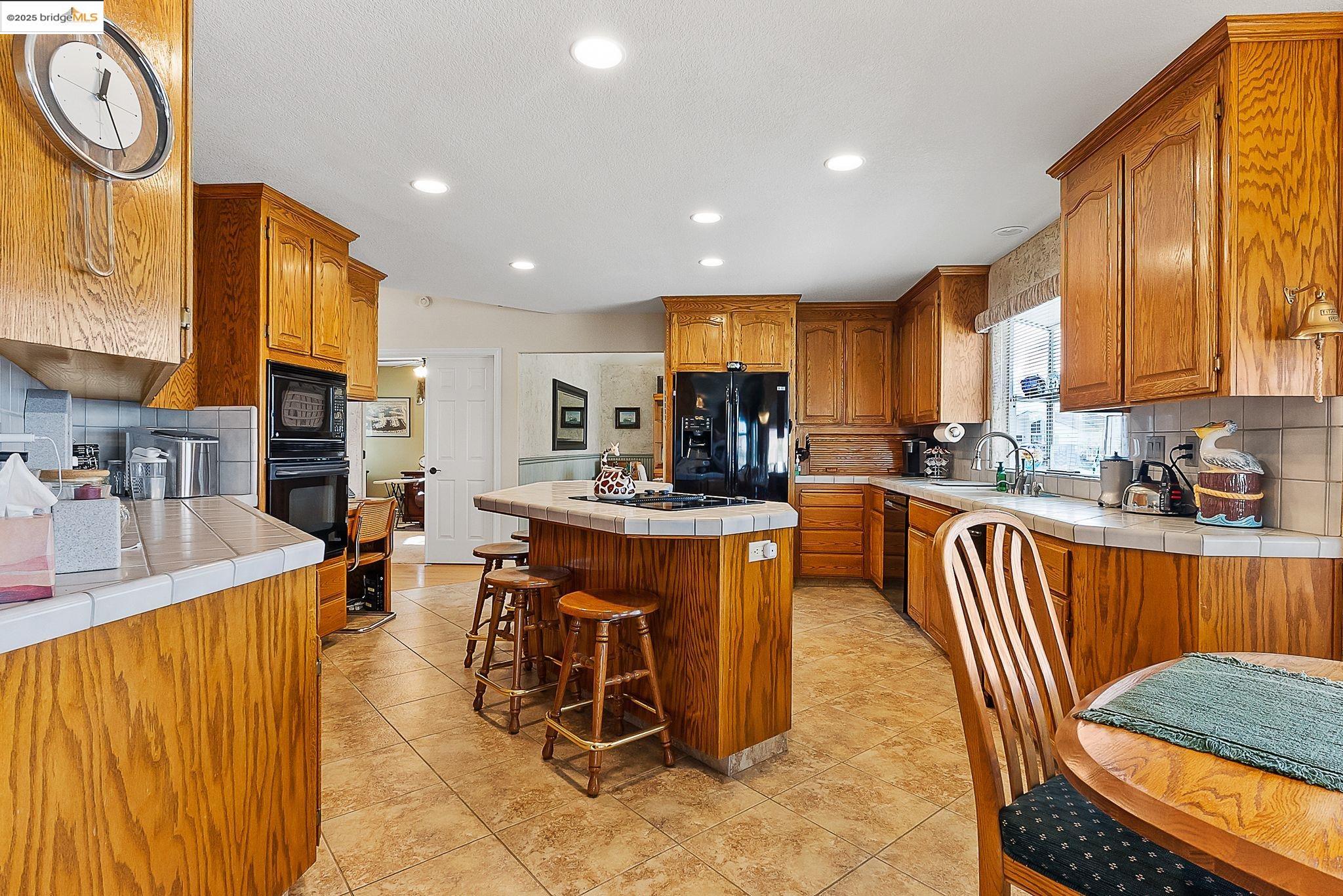 Detail Gallery Image 7 of 41 For 4210 Driftwood Pl, Discovery Bay,  CA 94505 - 4 Beds | 3 Baths