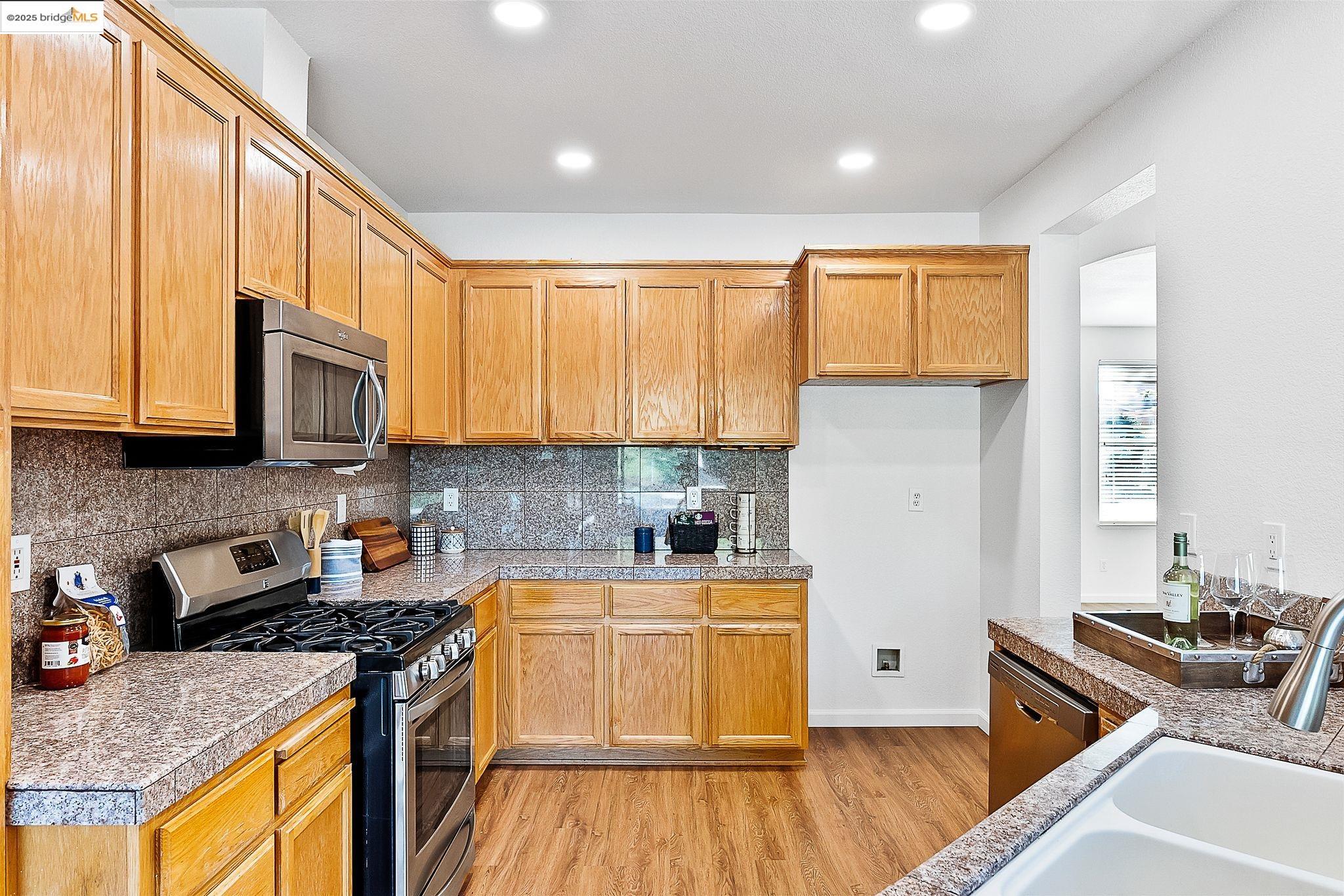 Detail Gallery Image 13 of 36 For 1879 Mount Conness Way, Antioch,  CA 94531 - 5 Beds | 3 Baths