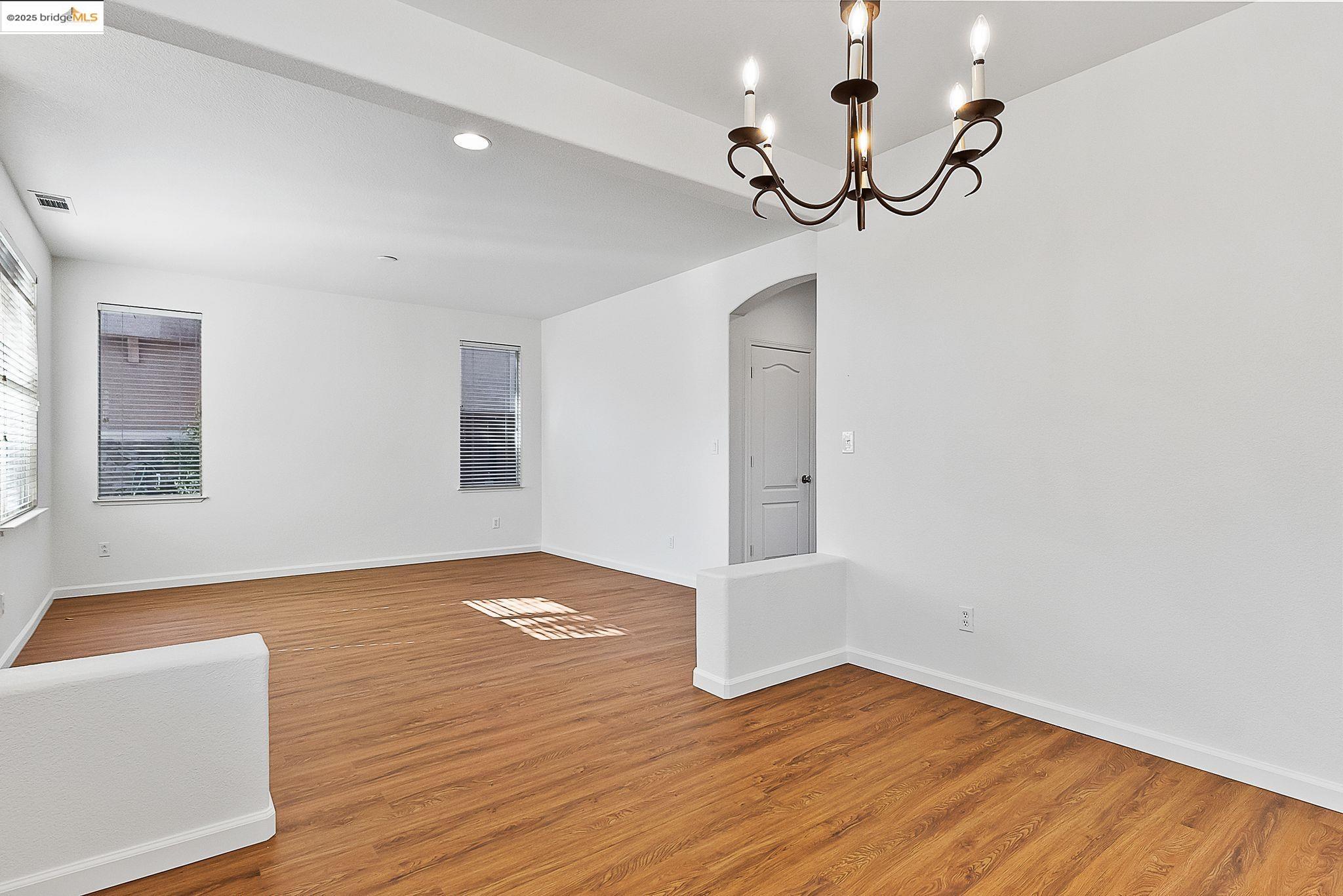 Detail Gallery Image 5 of 36 For 1879 Mount Conness Way, Antioch,  CA 94531 - 5 Beds | 3 Baths