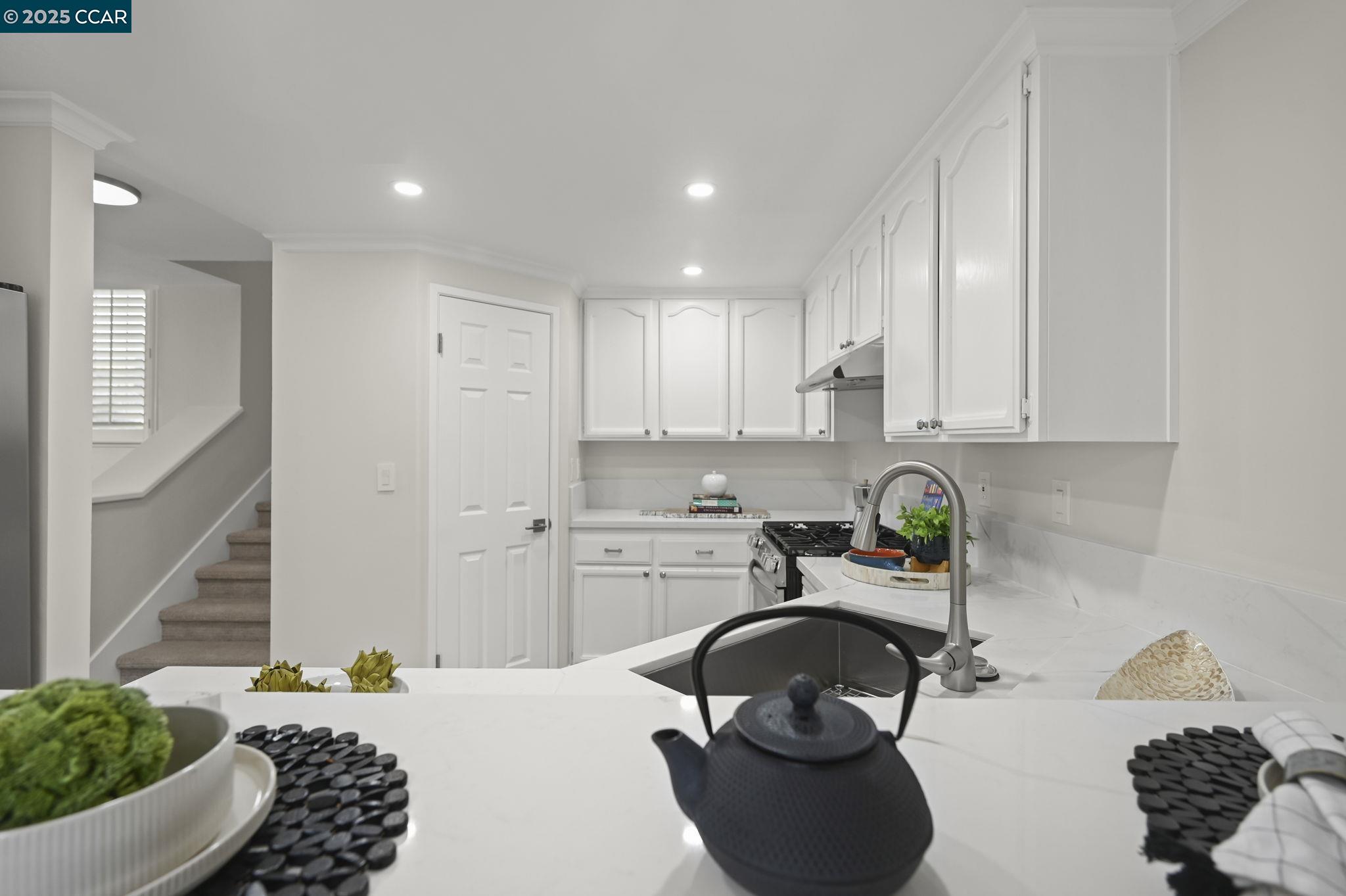 Detail Gallery Image 13 of 33 For 316 Mercury Way, Pleasant Hill,  CA 94523 - 4 Beds | 3/1 Baths