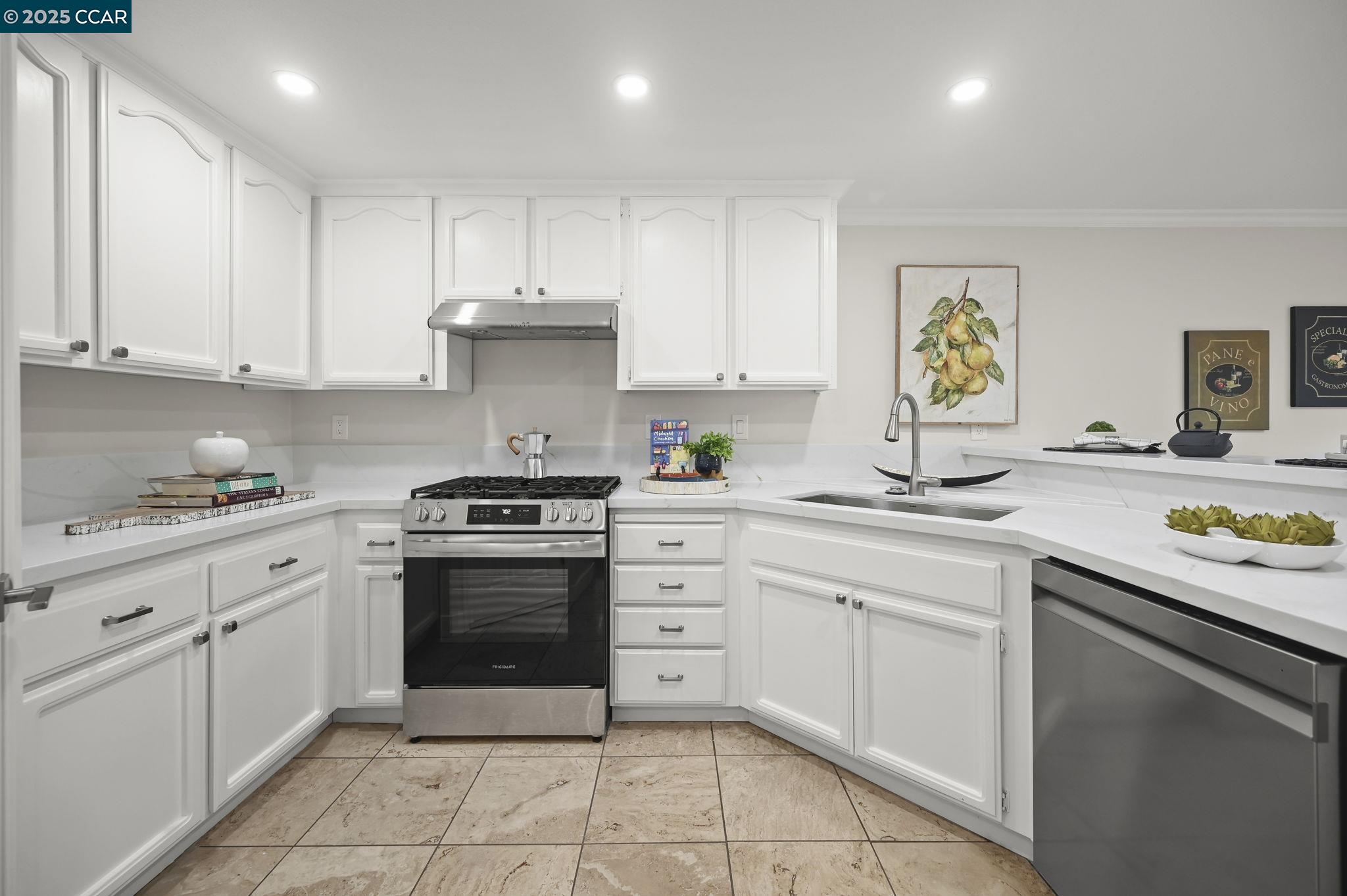 Detail Gallery Image 9 of 33 For 316 Mercury Way, Pleasant Hill,  CA 94523 - 4 Beds | 3/1 Baths