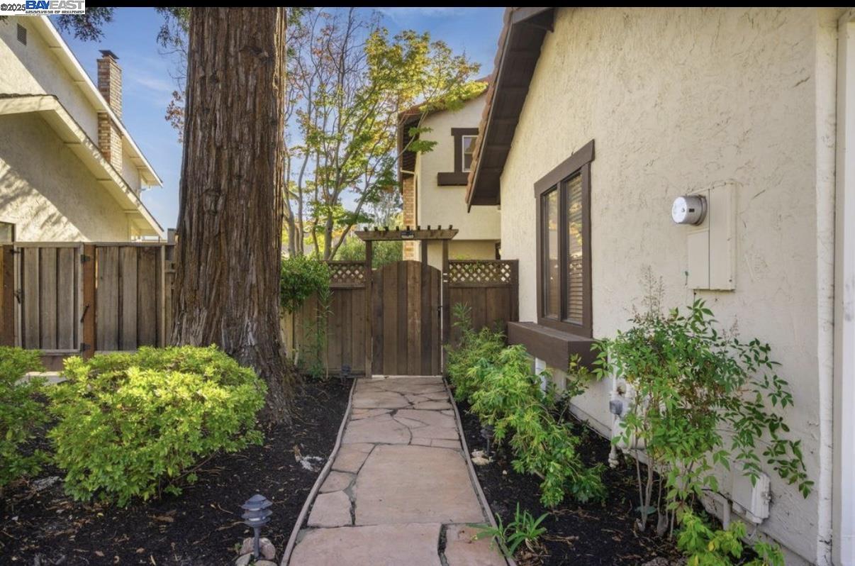 Detail Gallery Image 3 of 38 For 725 Old Creek Rd, Danville,  CA 94526 - 3 Beds | 2/1 Baths