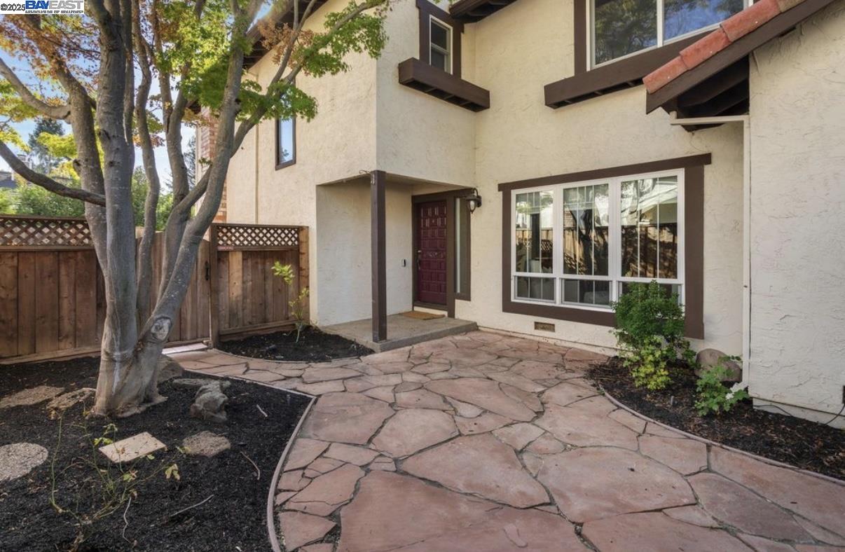 Detail Gallery Image 4 of 38 For 725 Old Creek Rd, Danville,  CA 94526 - 3 Beds | 2/1 Baths