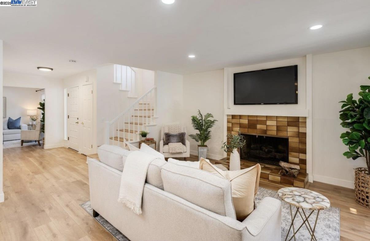 Detail Gallery Image 10 of 38 For 725 Old Creek Rd, Danville,  CA 94526 - 3 Beds | 2/1 Baths