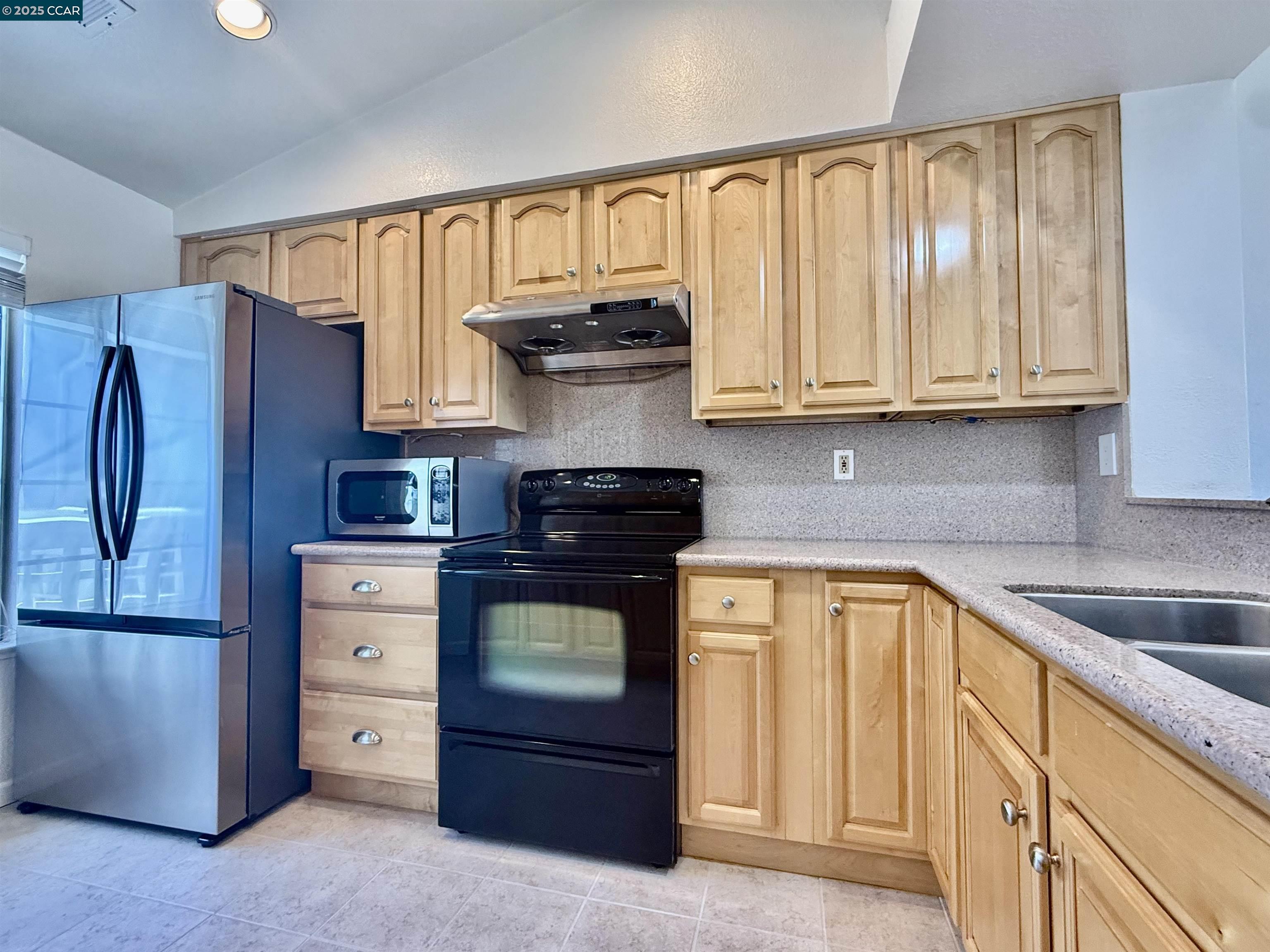 Detail Gallery Image 5 of 33 For 611 Sea Ranch Ct #6,  Vallejo,  CA 94591 - 2 Beds | 2 Baths