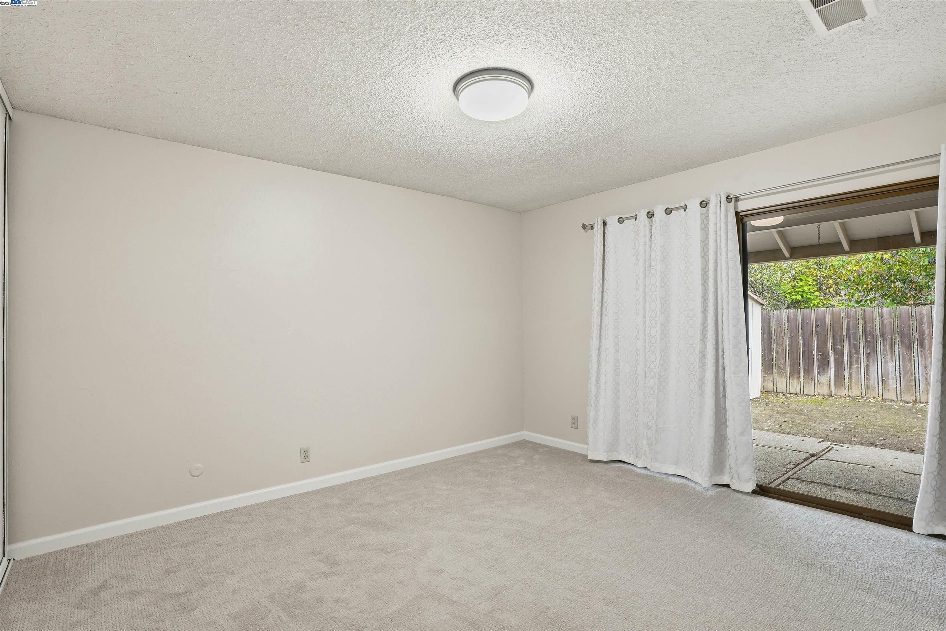Detail Gallery Image 17 of 29 For 1930 Camino Verde a,  Walnut Creek,  CA 94597 - 3 Beds | 2 Baths