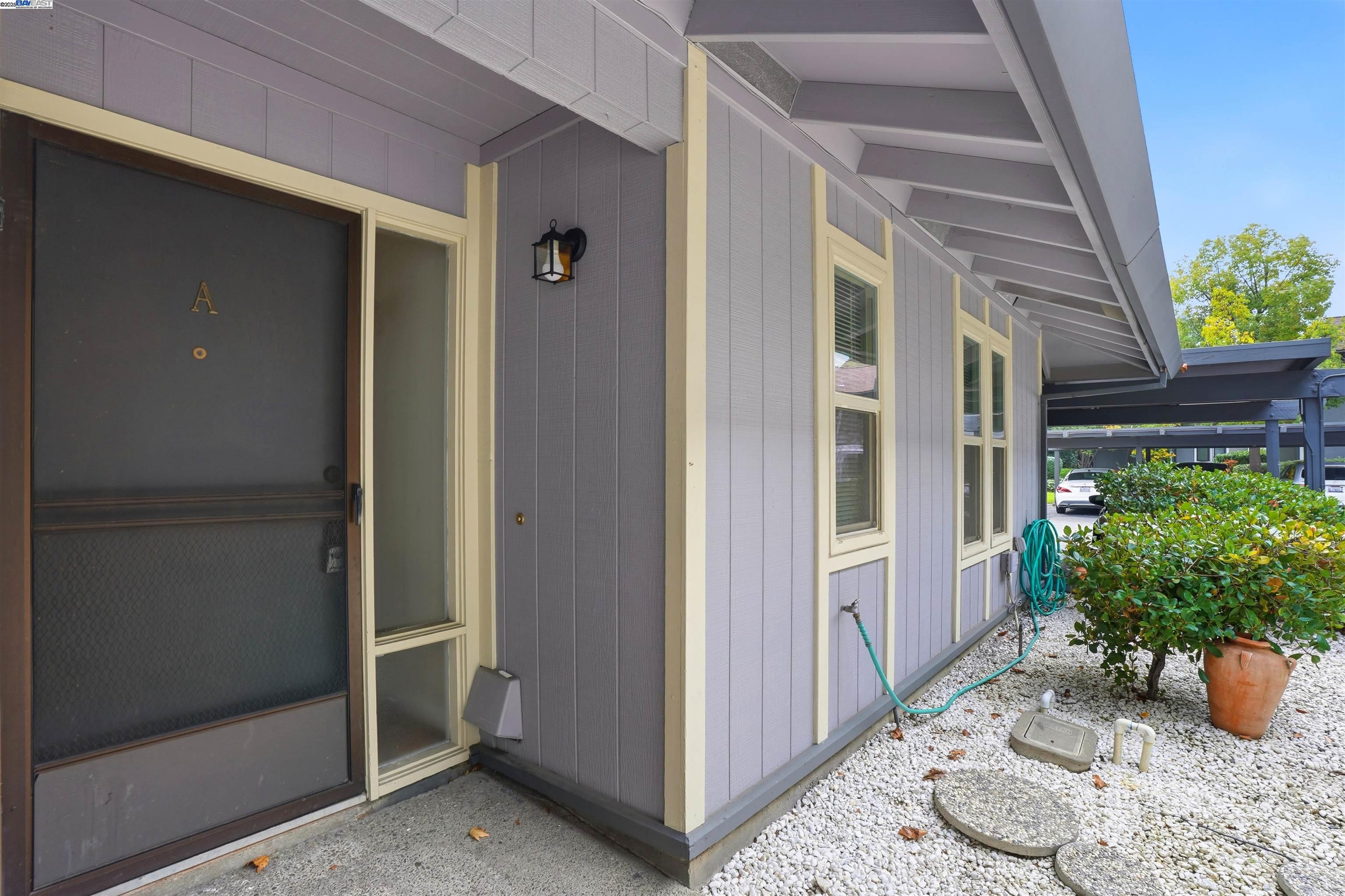 Detail Gallery Image 3 of 29 For 1930 Camino Verde a,  Walnut Creek,  CA 94597 - 3 Beds | 2 Baths