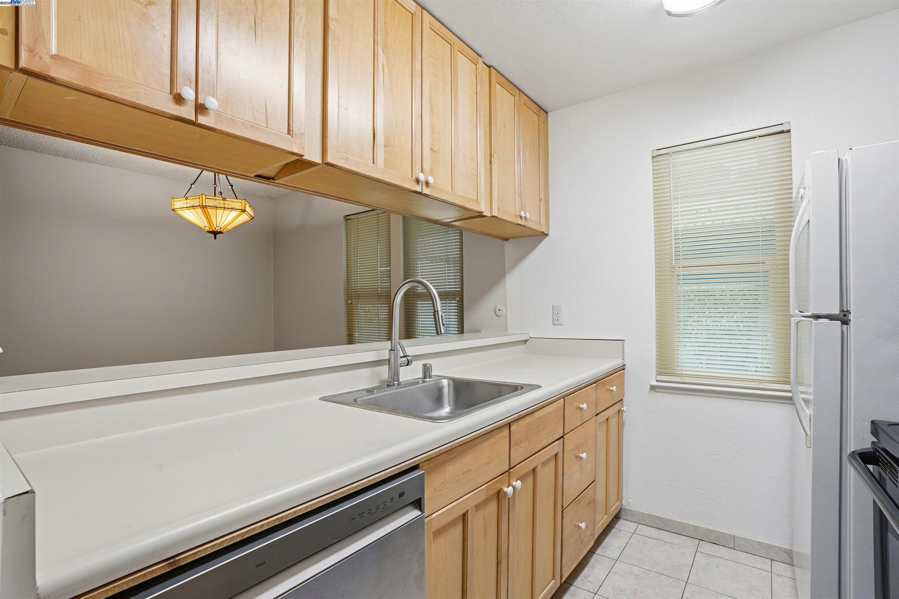 Detail Gallery Image 8 of 29 For 1930 Camino Verde a,  Walnut Creek,  CA 94597 - 3 Beds | 2 Baths