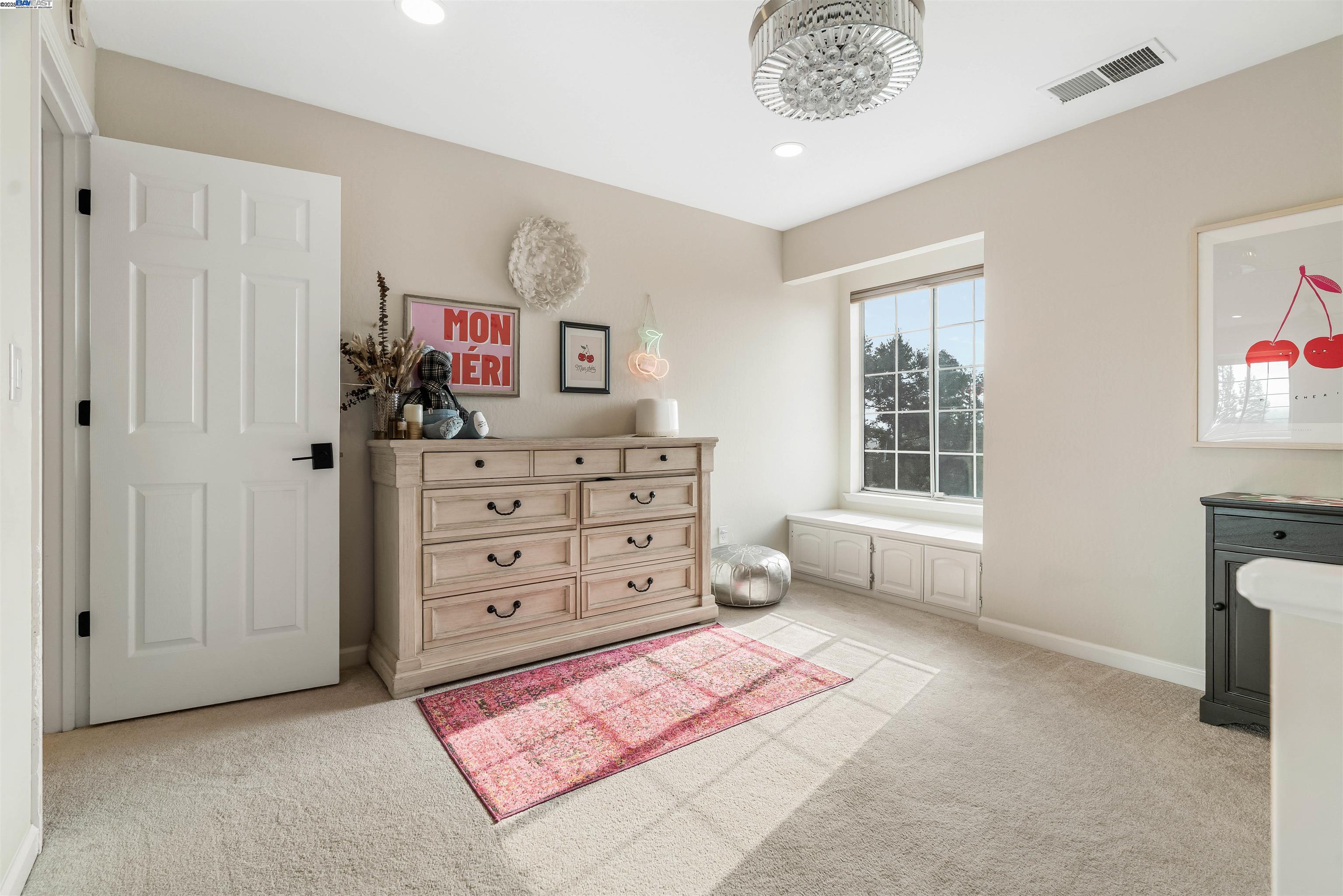 Detail Gallery Image 15 of 60 For 822 Navaronne Wy, Concord,  CA 94518-2173 - 6 Beds | 4 Baths