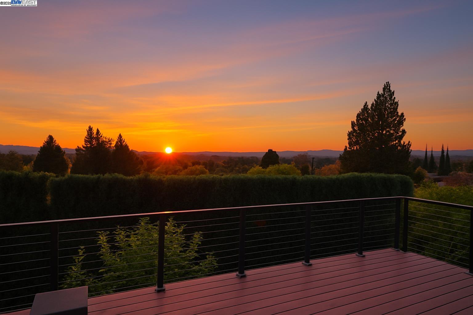 Detail Gallery Image 18 of 60 For 822 Navaronne Wy, Concord,  CA 94518-2173 - 6 Beds | 4 Baths