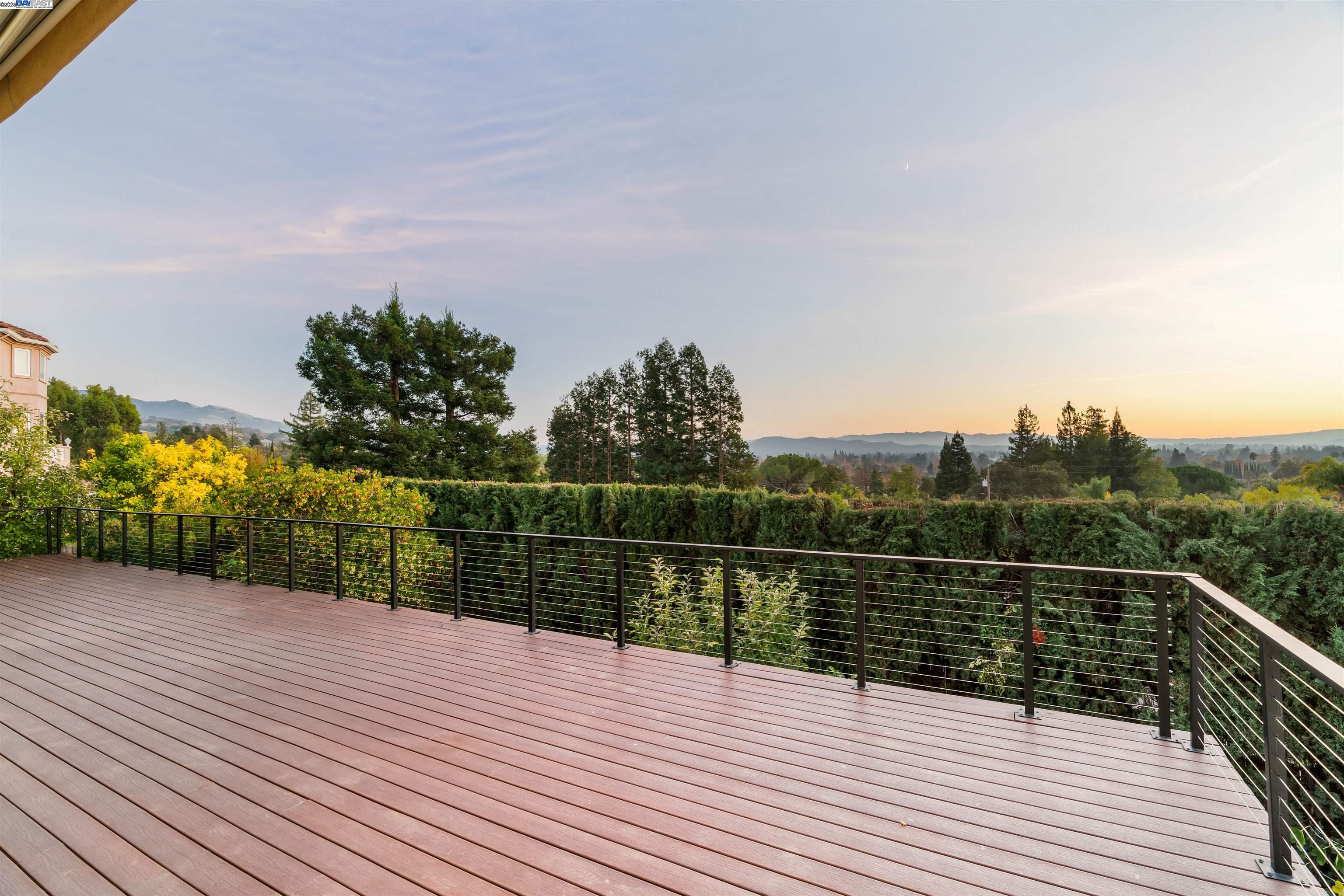 Detail Gallery Image 20 of 60 For 822 Navaronne Wy, Concord,  CA 94518-2173 - 6 Beds | 4 Baths