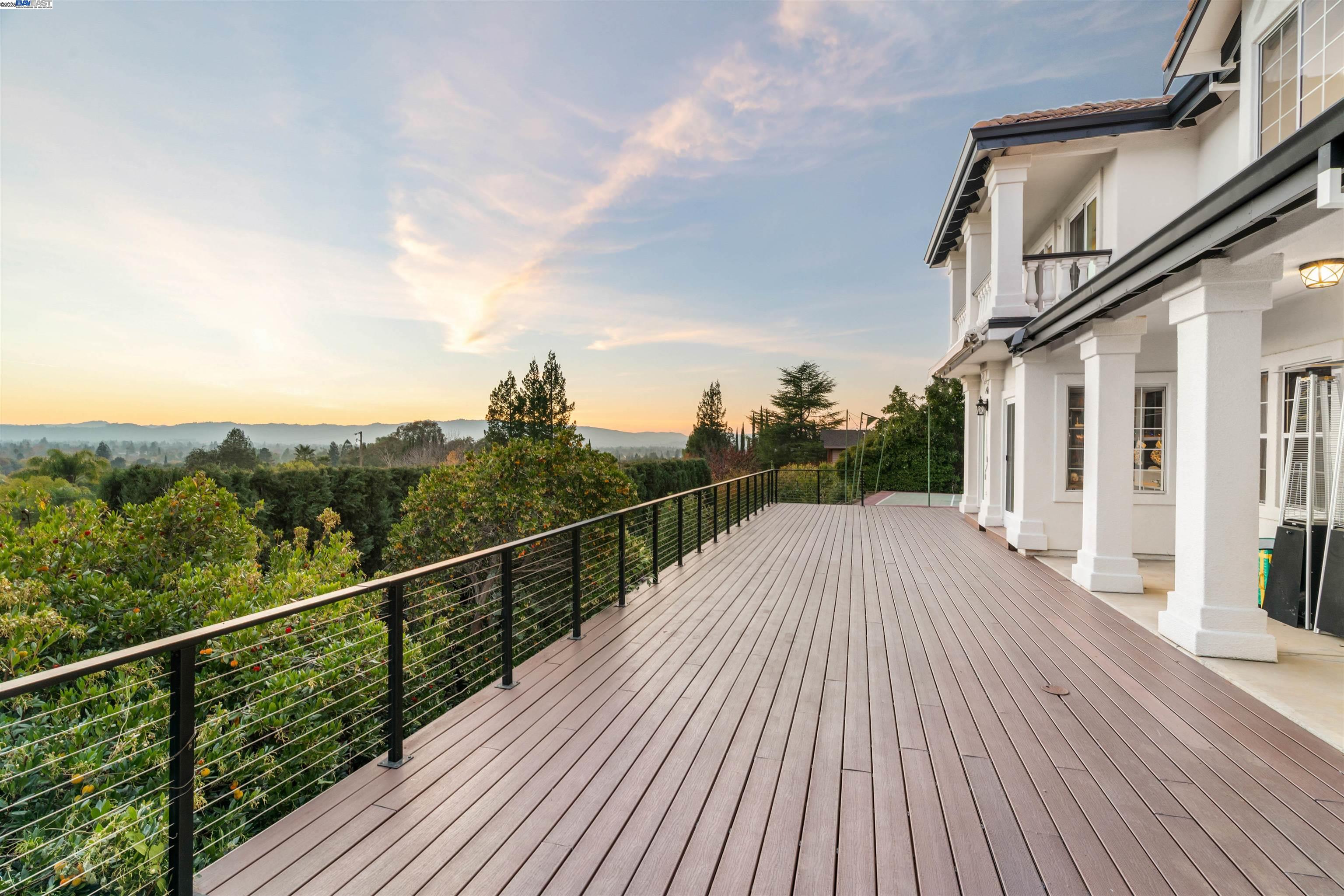 Detail Gallery Image 21 of 60 For 822 Navaronne Wy, Concord,  CA 94518-2173 - 6 Beds | 4 Baths