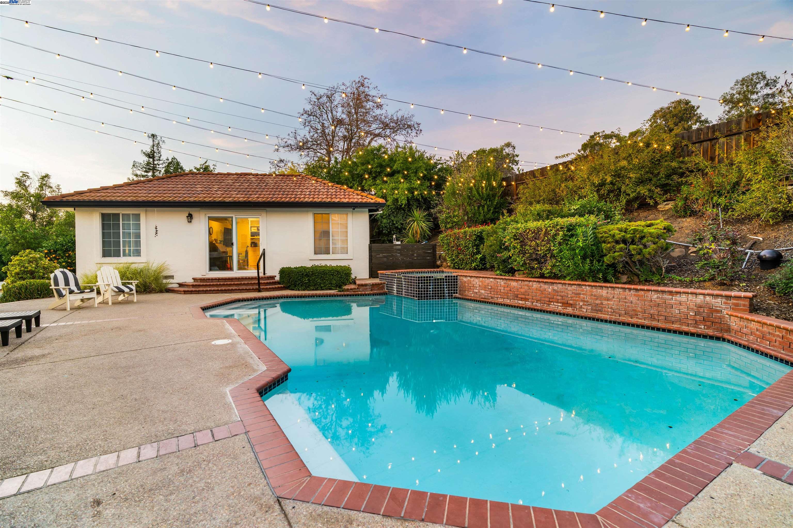 Detail Gallery Image 25 of 60 For 822 Navaronne Wy, Concord,  CA 94518-2173 - 6 Beds | 4 Baths