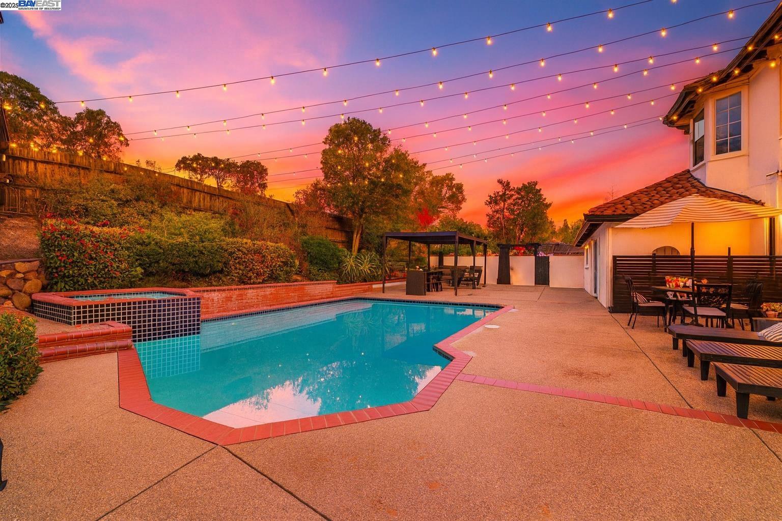 Detail Gallery Image 26 of 60 For 822 Navaronne Wy, Concord,  CA 94518-2173 - 6 Beds | 4 Baths