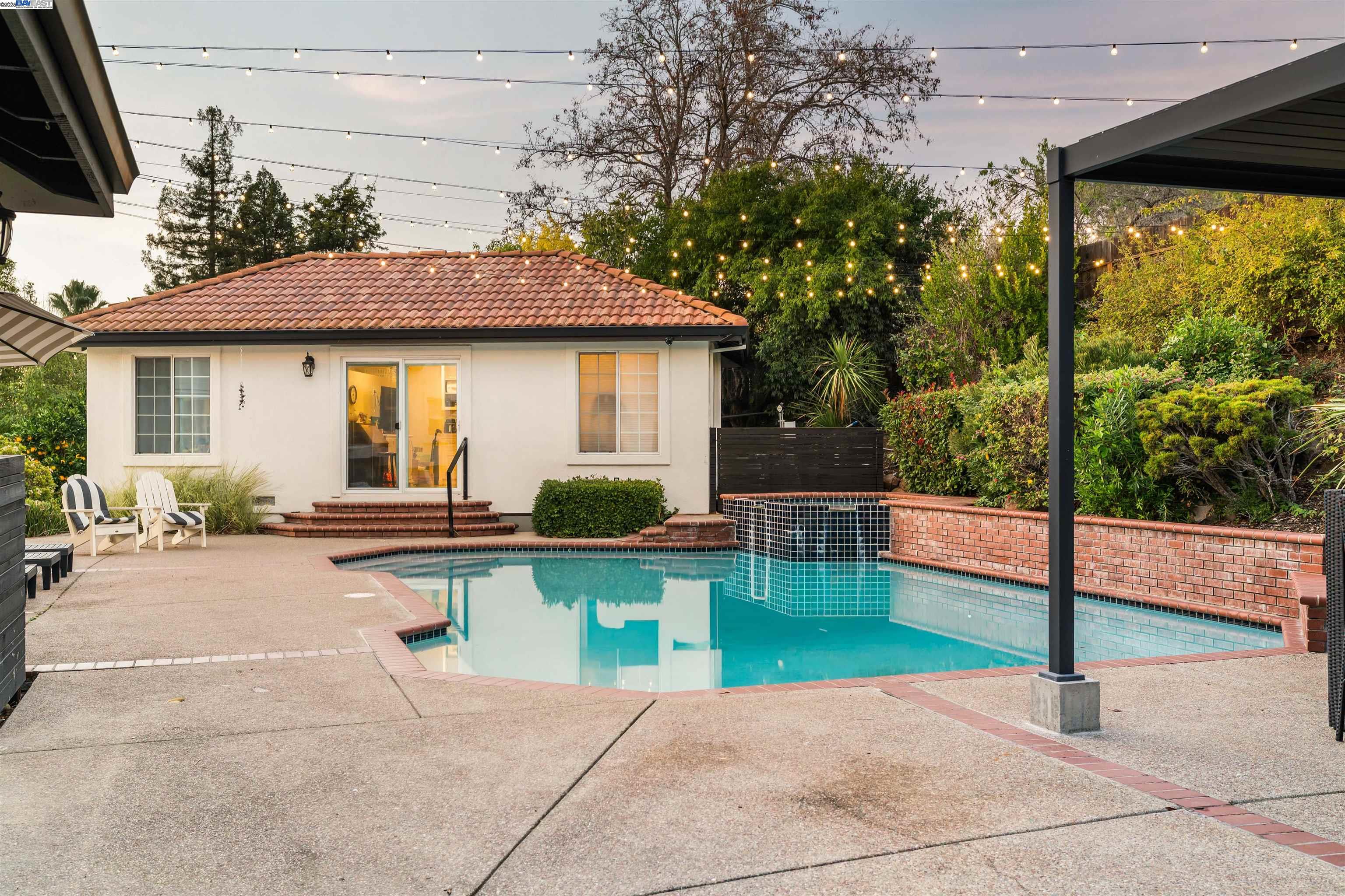 Detail Gallery Image 27 of 60 For 822 Navaronne Wy, Concord,  CA 94518-2173 - 6 Beds | 4 Baths