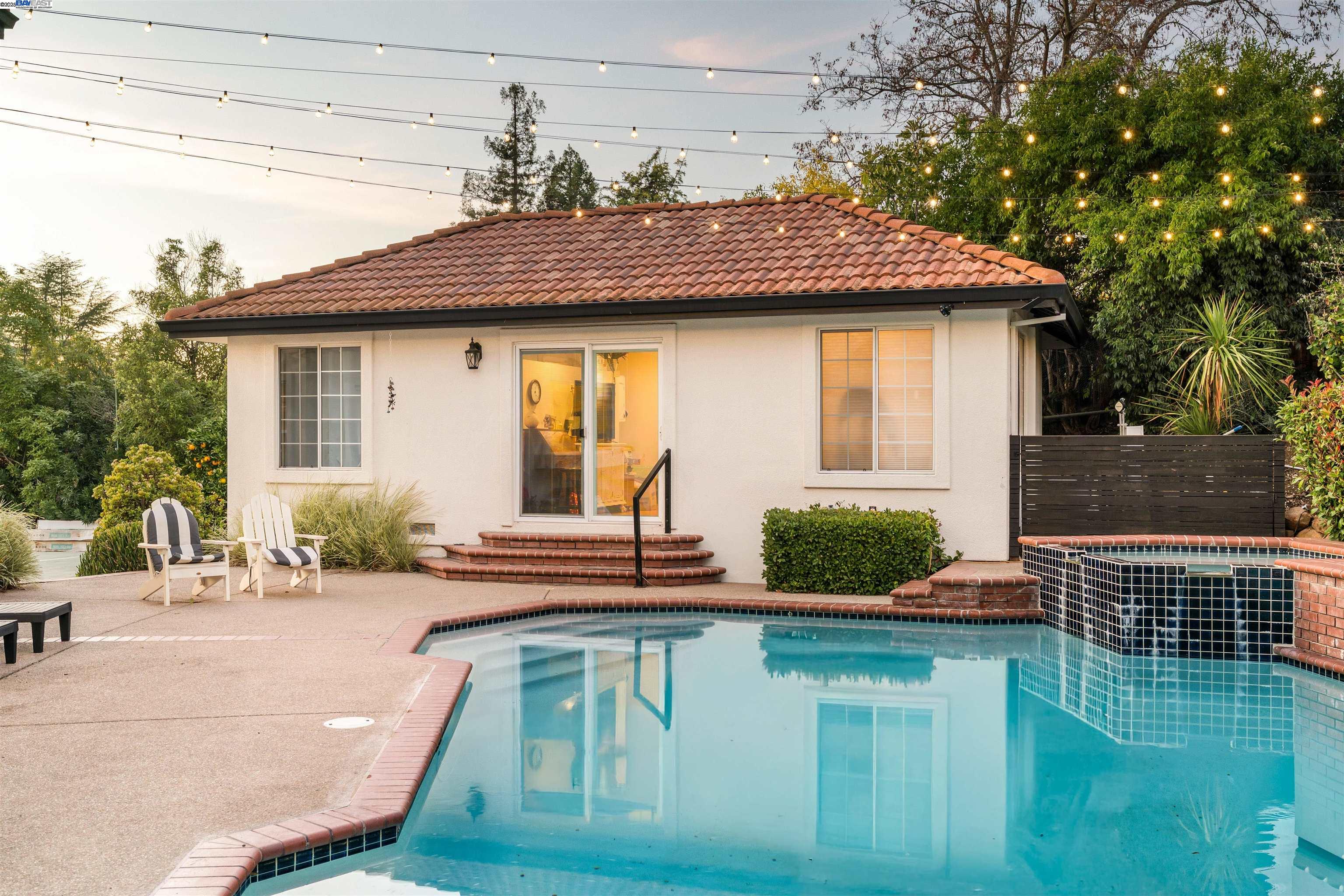 Detail Gallery Image 28 of 60 For 822 Navaronne Wy, Concord,  CA 94518-2173 - 6 Beds | 4 Baths