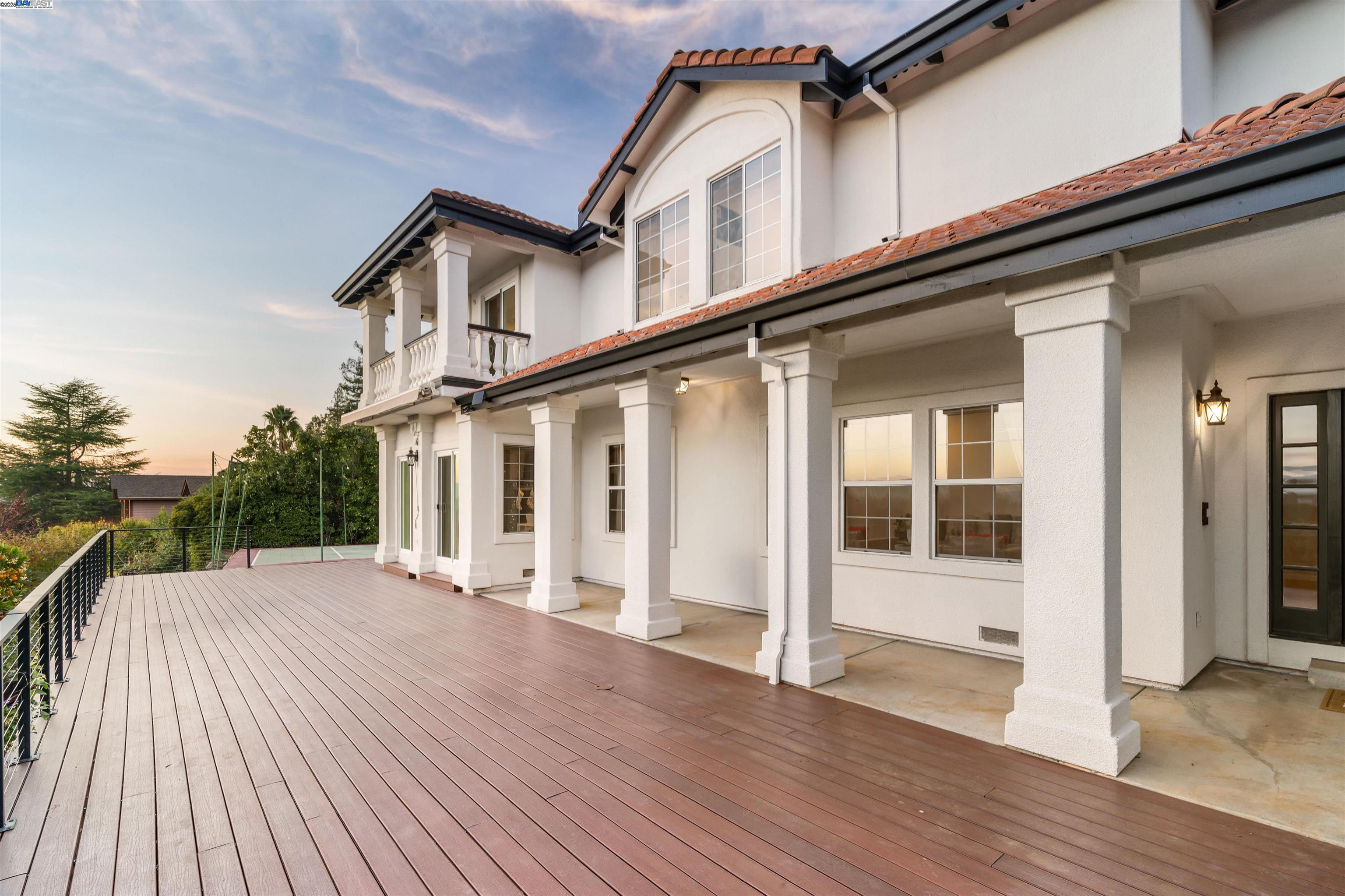 Detail Gallery Image 4 of 60 For 822 Navaronne Wy, Concord,  CA 94518-2173 - 6 Beds | 4 Baths