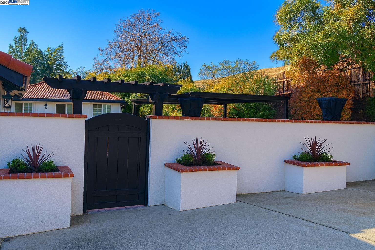 Detail Gallery Image 31 of 60 For 822 Navaronne Wy, Concord,  CA 94518-2173 - 6 Beds | 4 Baths