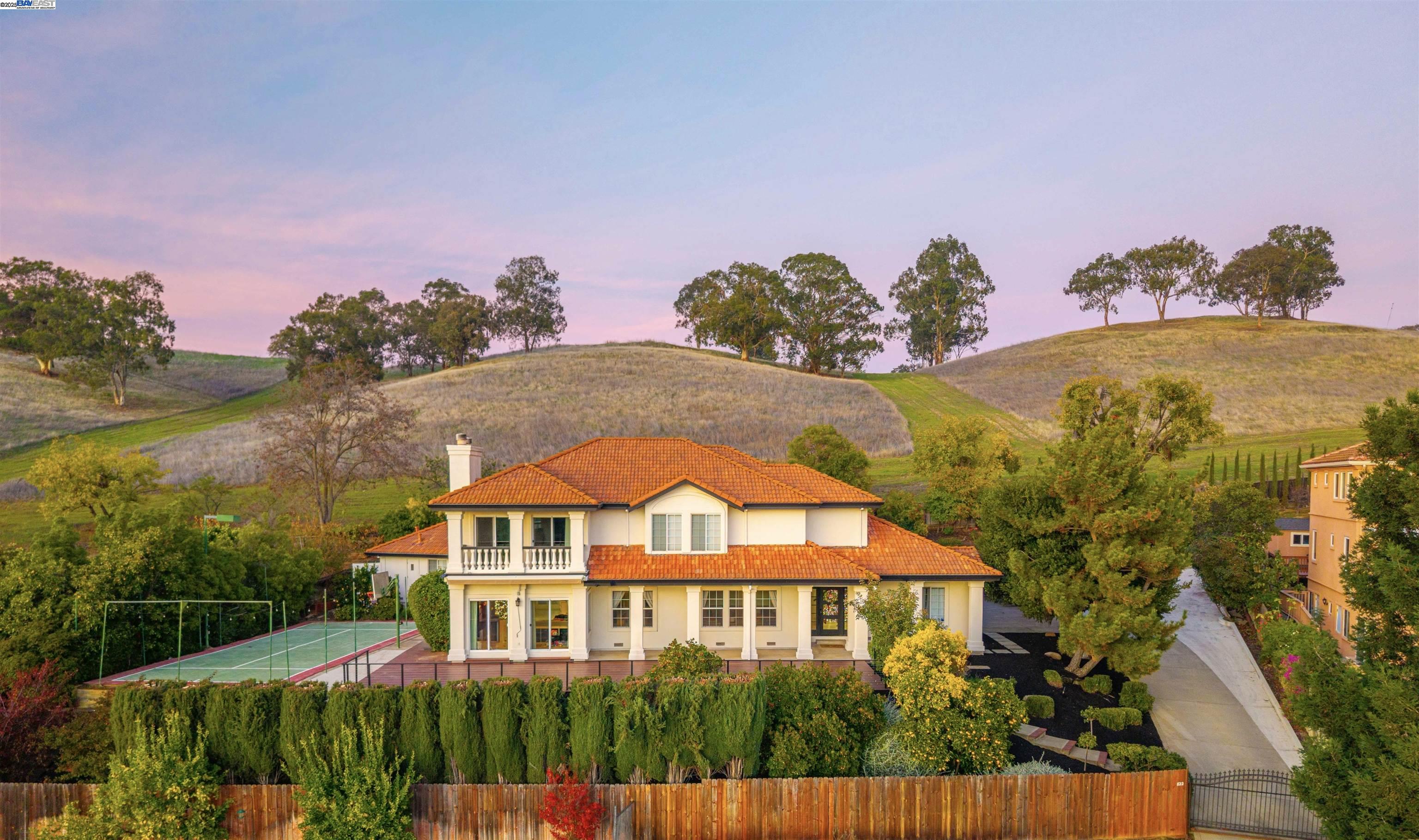 Detail Gallery Image 32 of 60 For 822 Navaronne Wy, Concord,  CA 94518-2173 - 6 Beds | 4 Baths