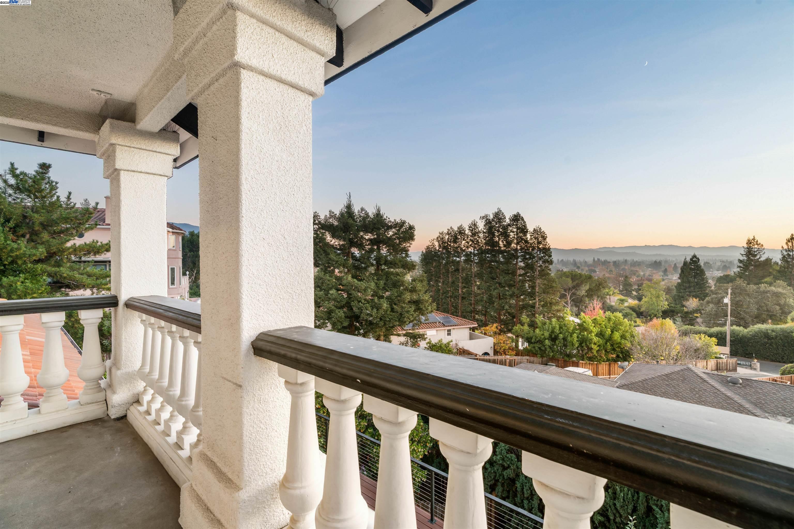 Detail Gallery Image 37 of 60 For 822 Navaronne Wy, Concord,  CA 94518-2173 - 6 Beds | 4 Baths