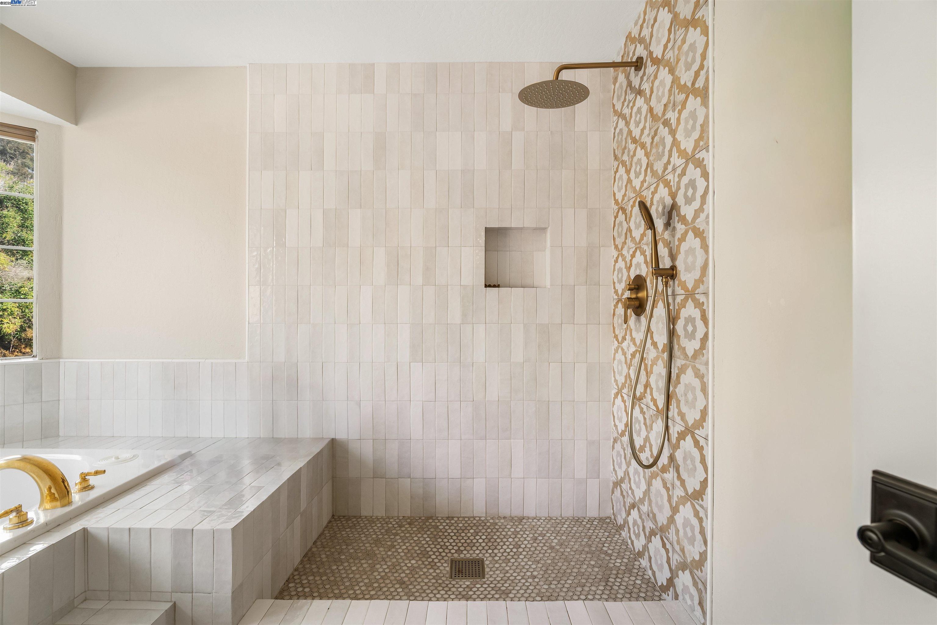 Detail Gallery Image 40 of 60 For 822 Navaronne Wy, Concord,  CA 94518-2173 - 6 Beds | 4 Baths