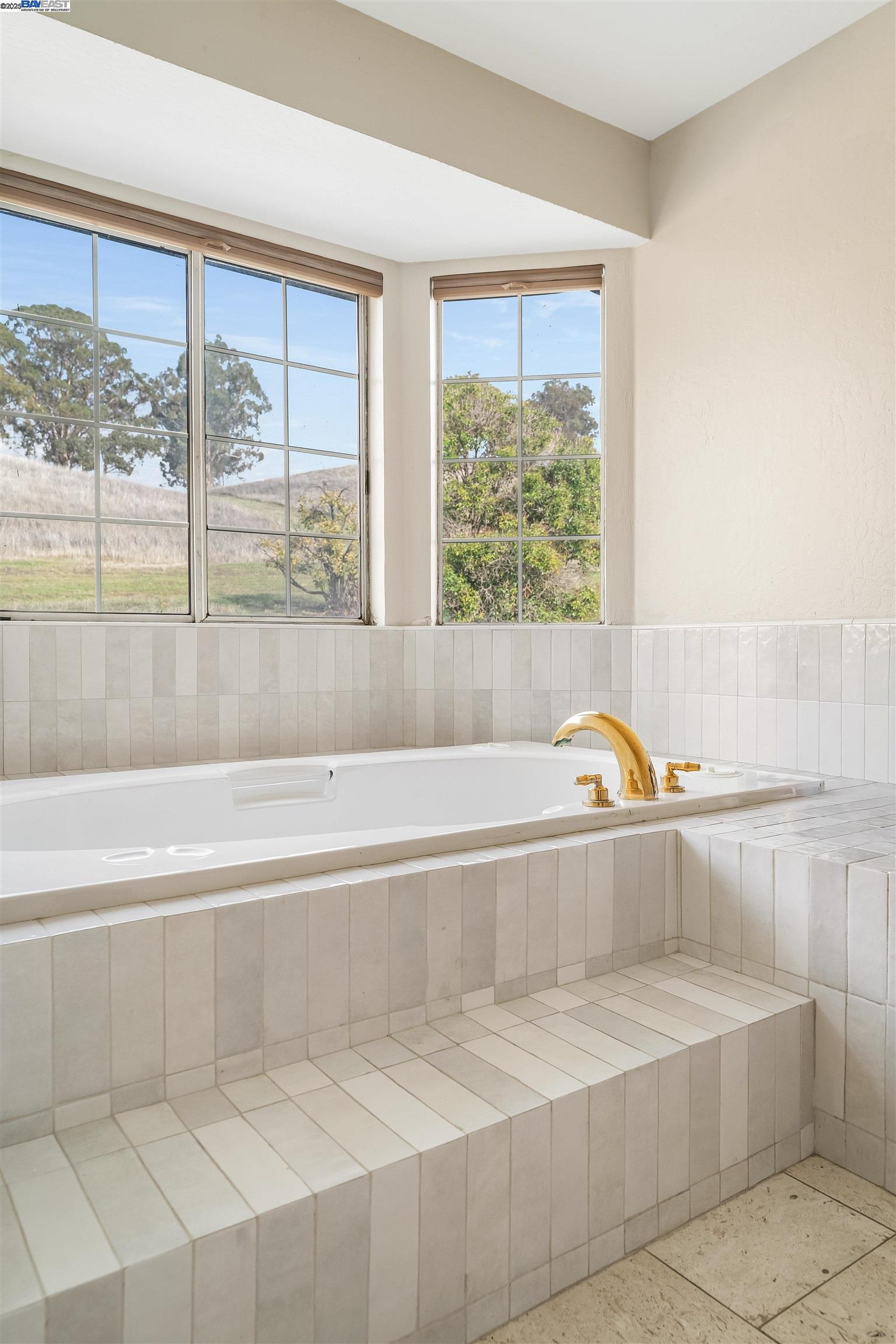 Detail Gallery Image 42 of 60 For 822 Navaronne Wy, Concord,  CA 94518-2173 - 6 Beds | 4 Baths